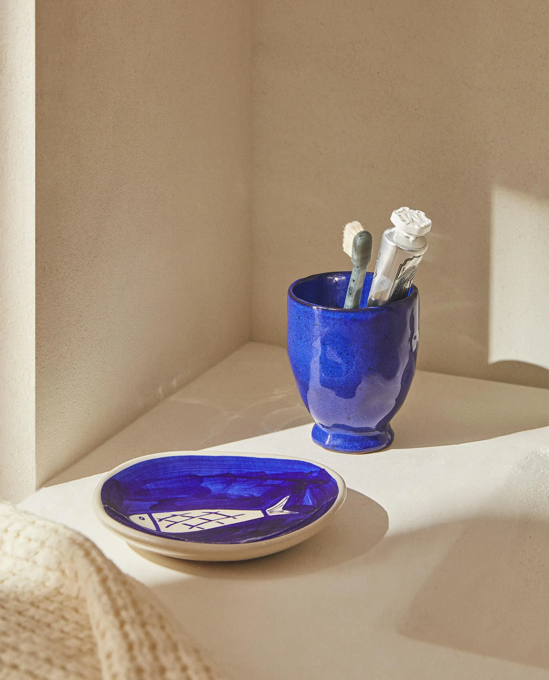 BLUE CERAMIC BATHROOM SET