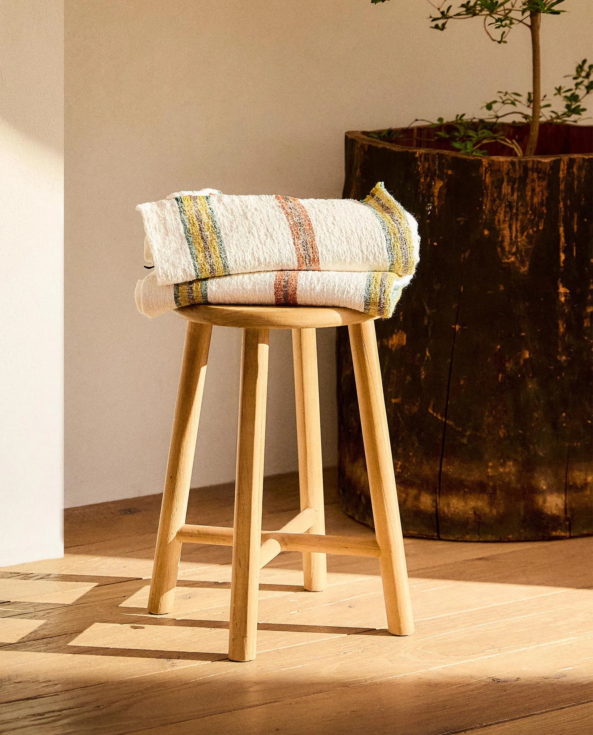 ELM WOOD STOOL