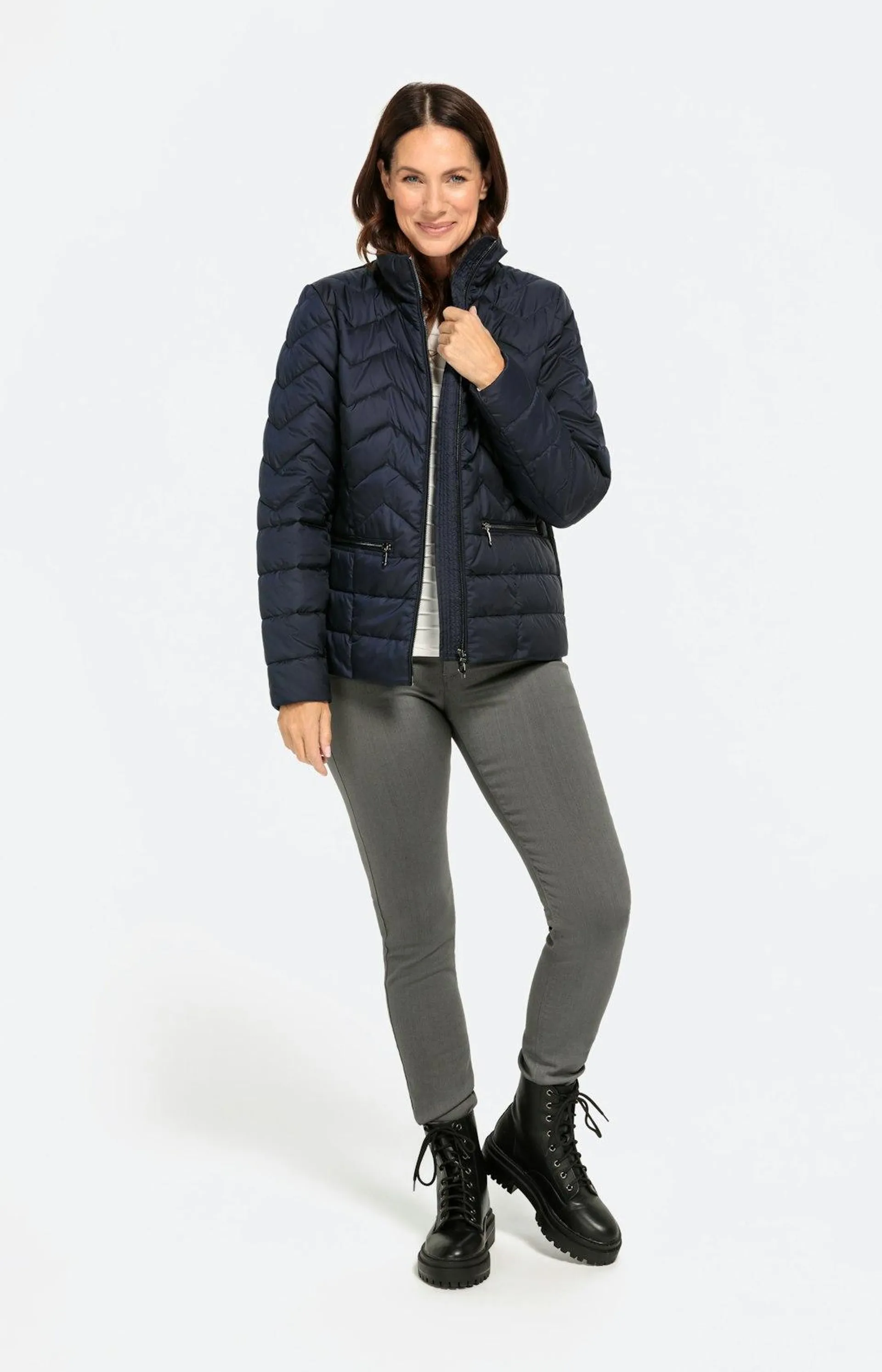 Steppjacke mit versteckter Kapuze