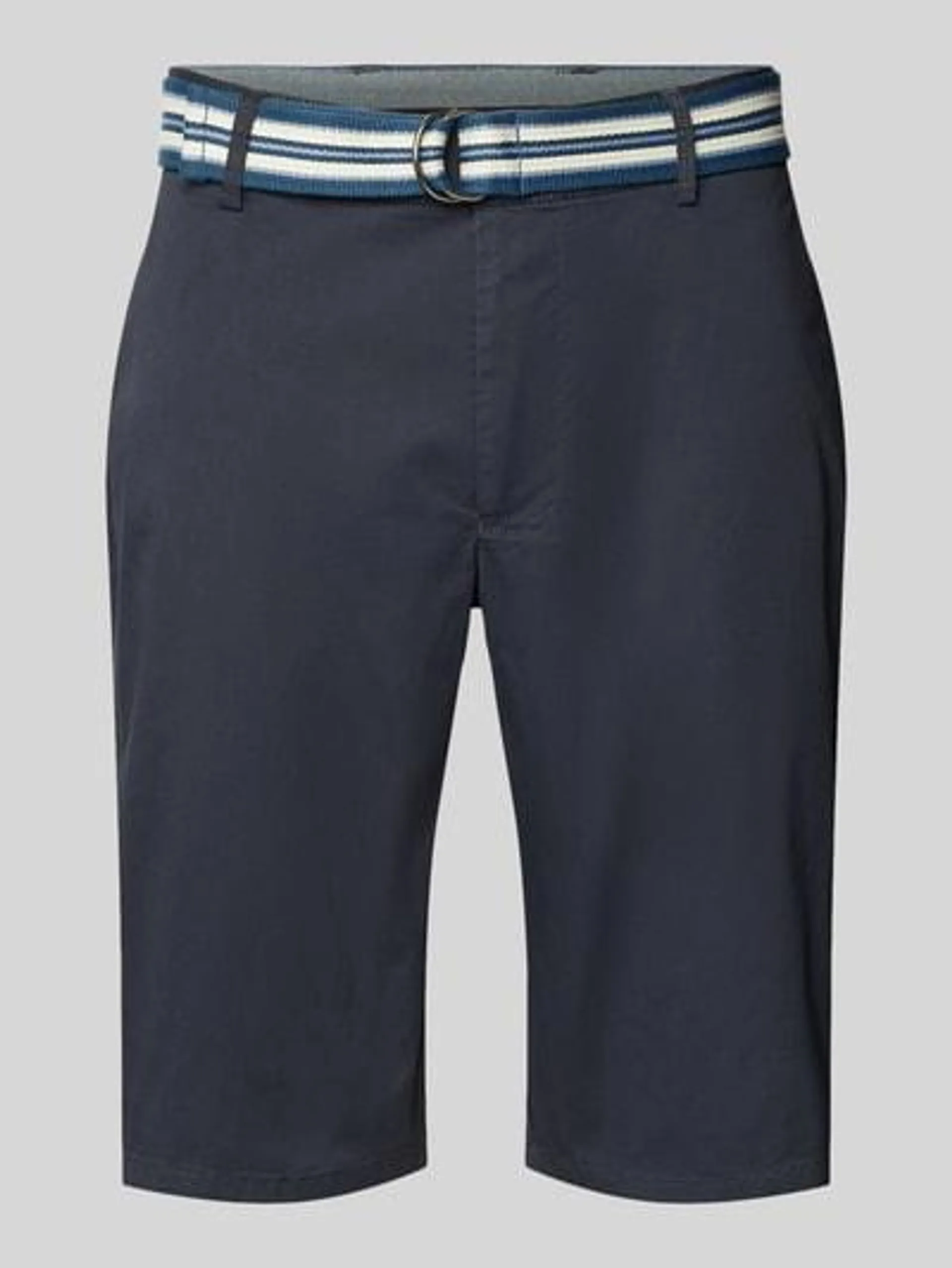 Regular Fit Chino-Shorts mit Gürtel in marine