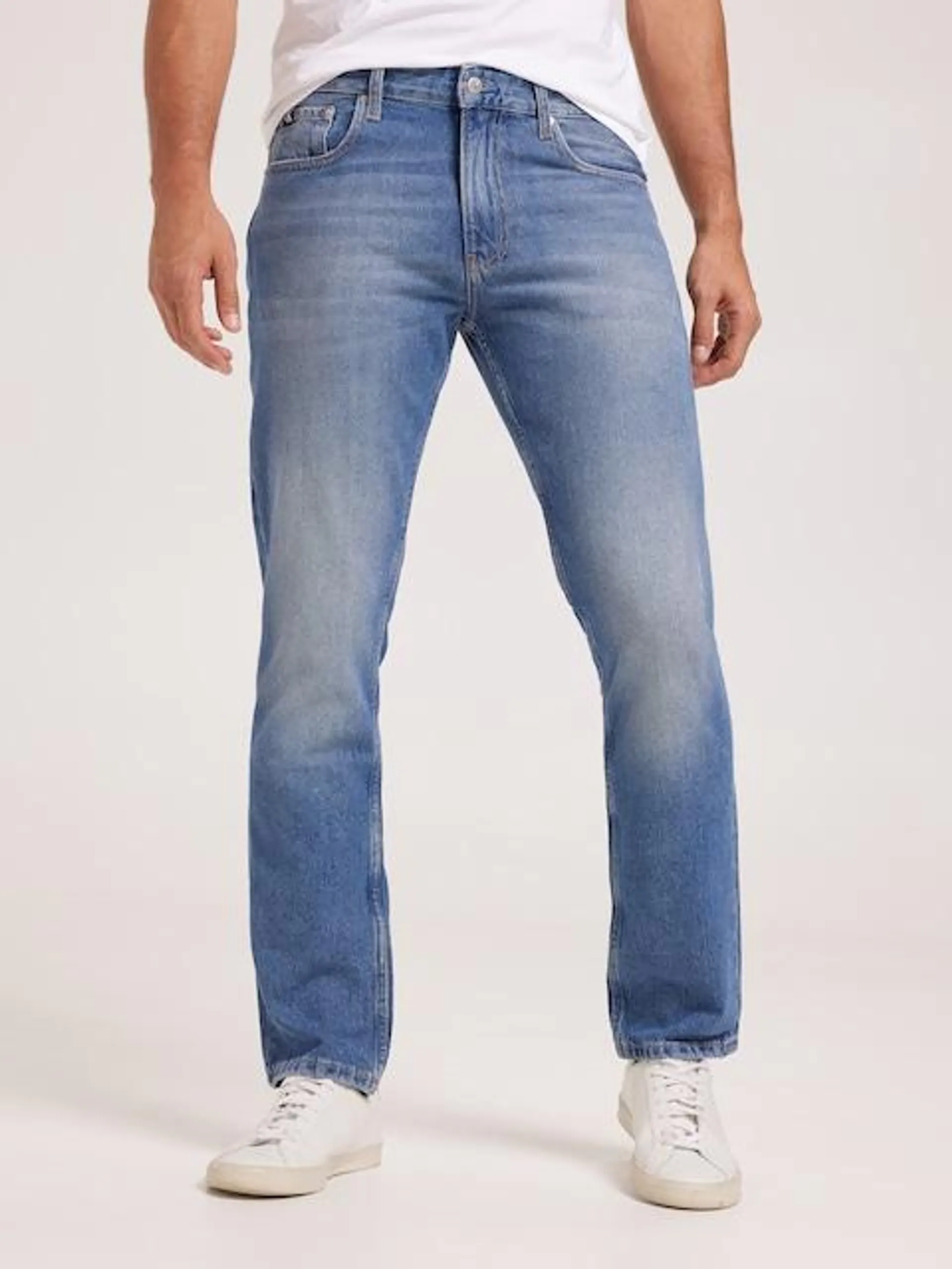 Calvin Klein Authentic Straight Jean In Light Denim