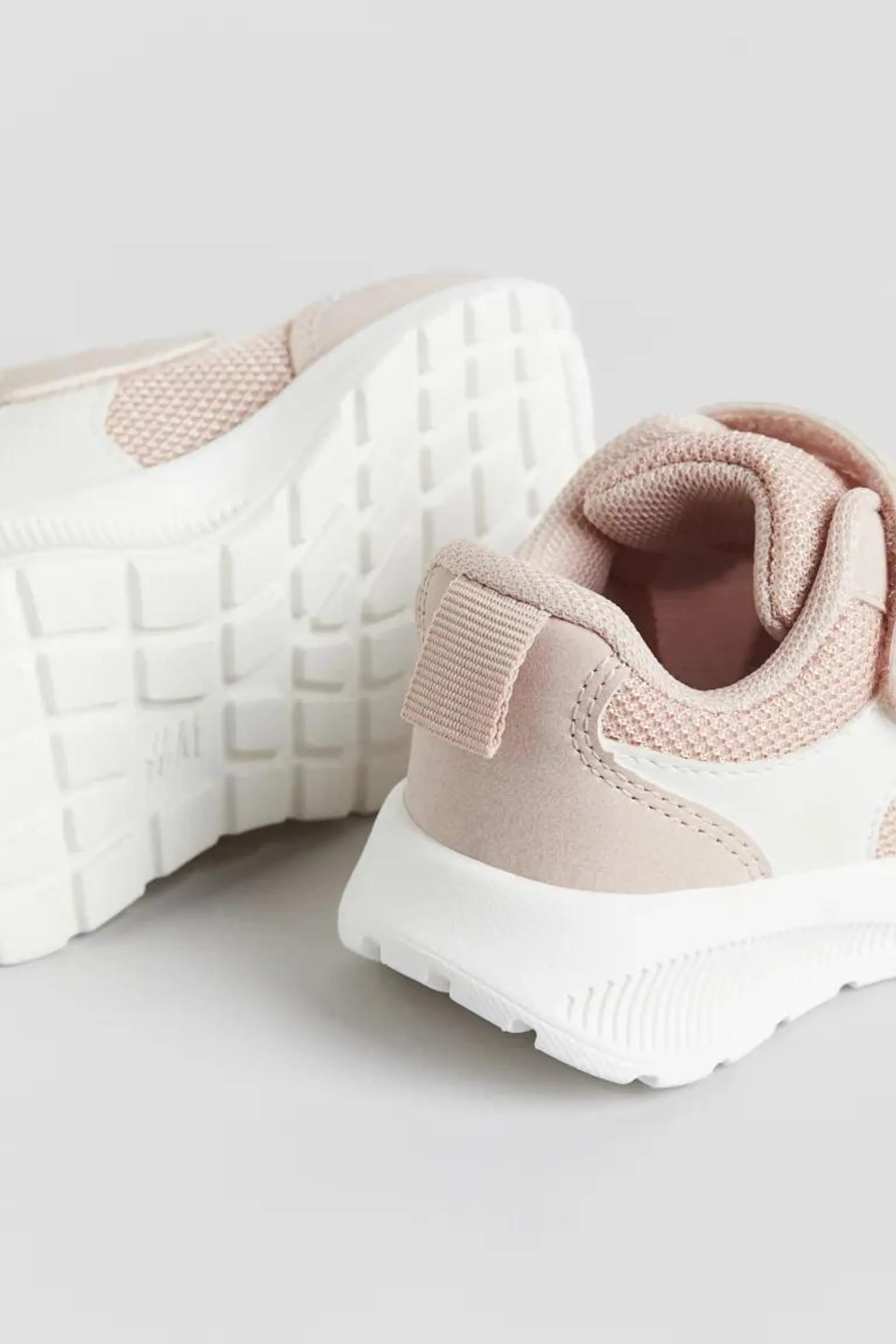 Lightweight Sole Sneakers