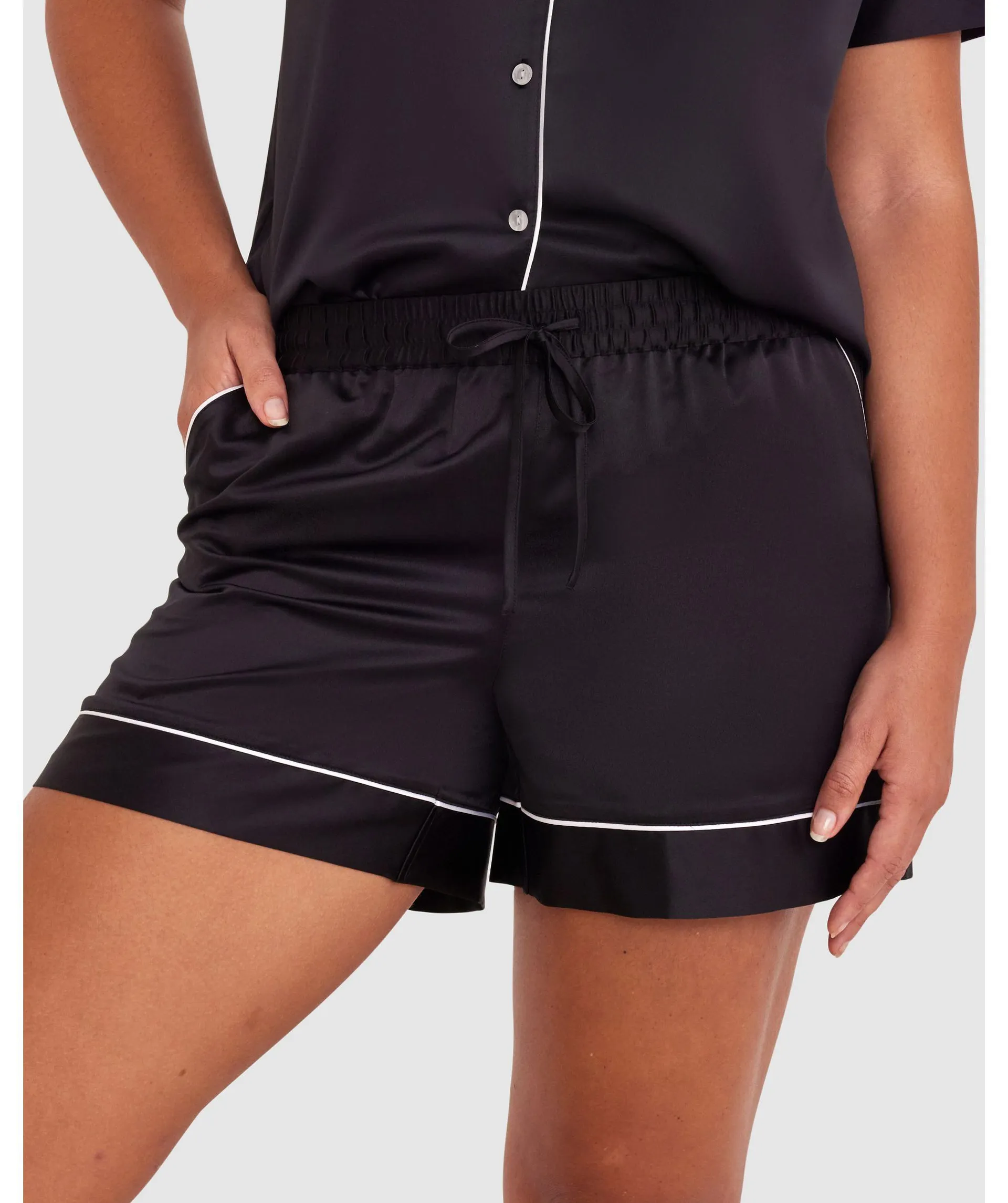 Luxe Classics Short - Black