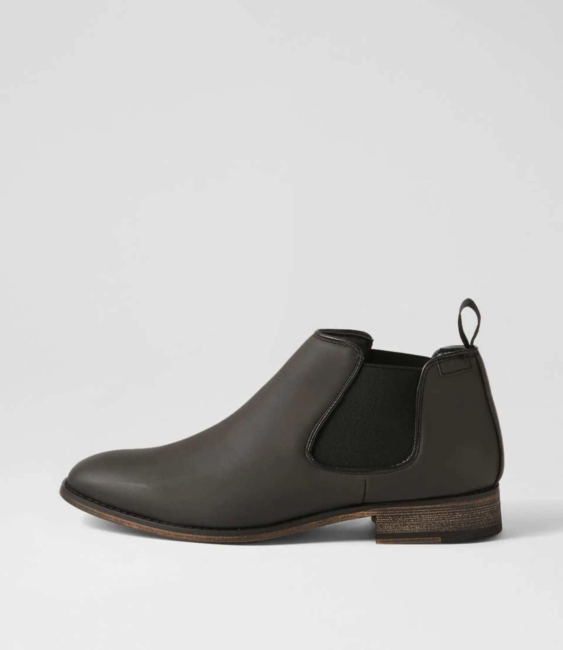 qita black nubuck chelsea boots