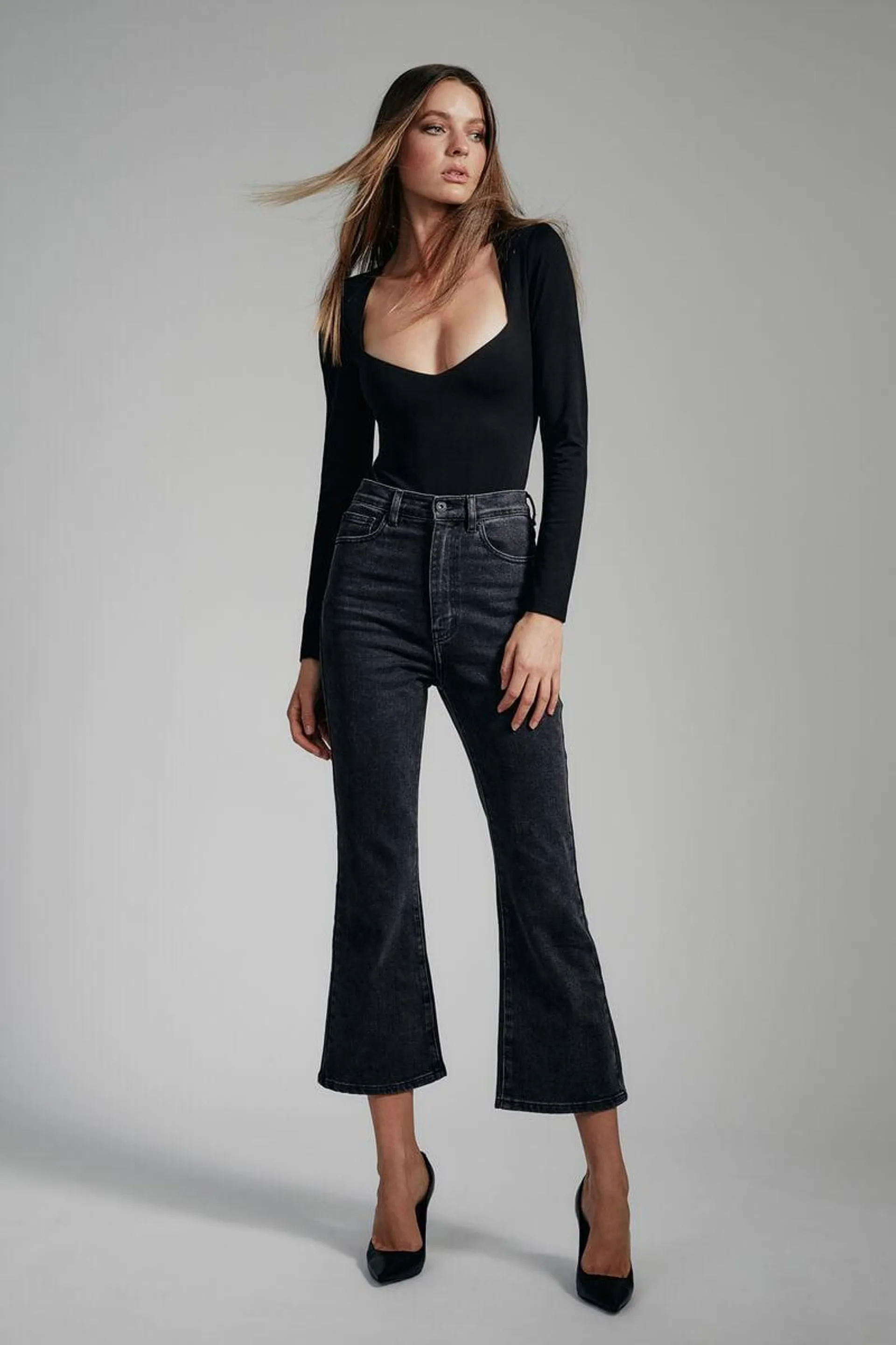 heidi flared cropped leg in washed black