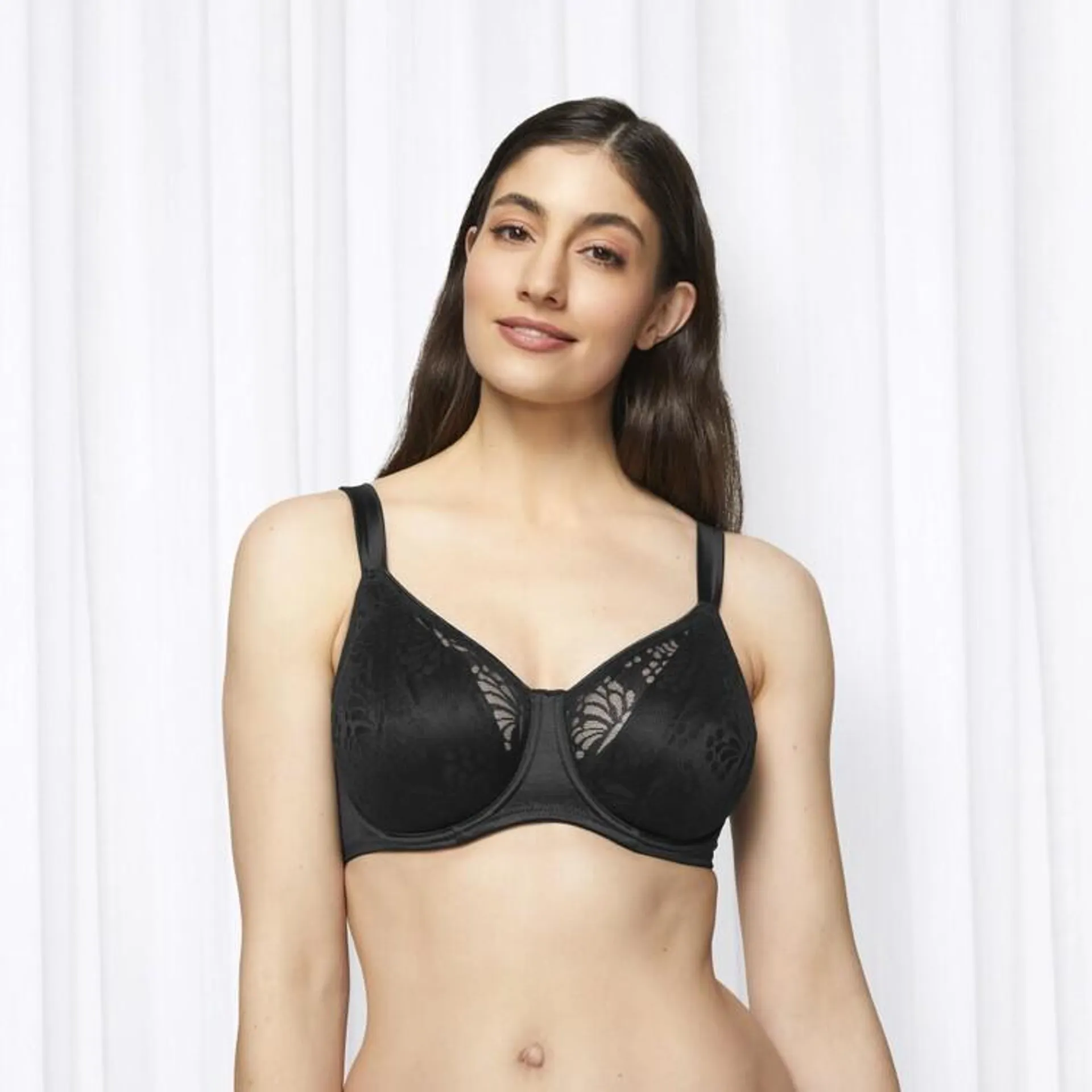 Triumph Women's Lacy Minimizer Bra Black