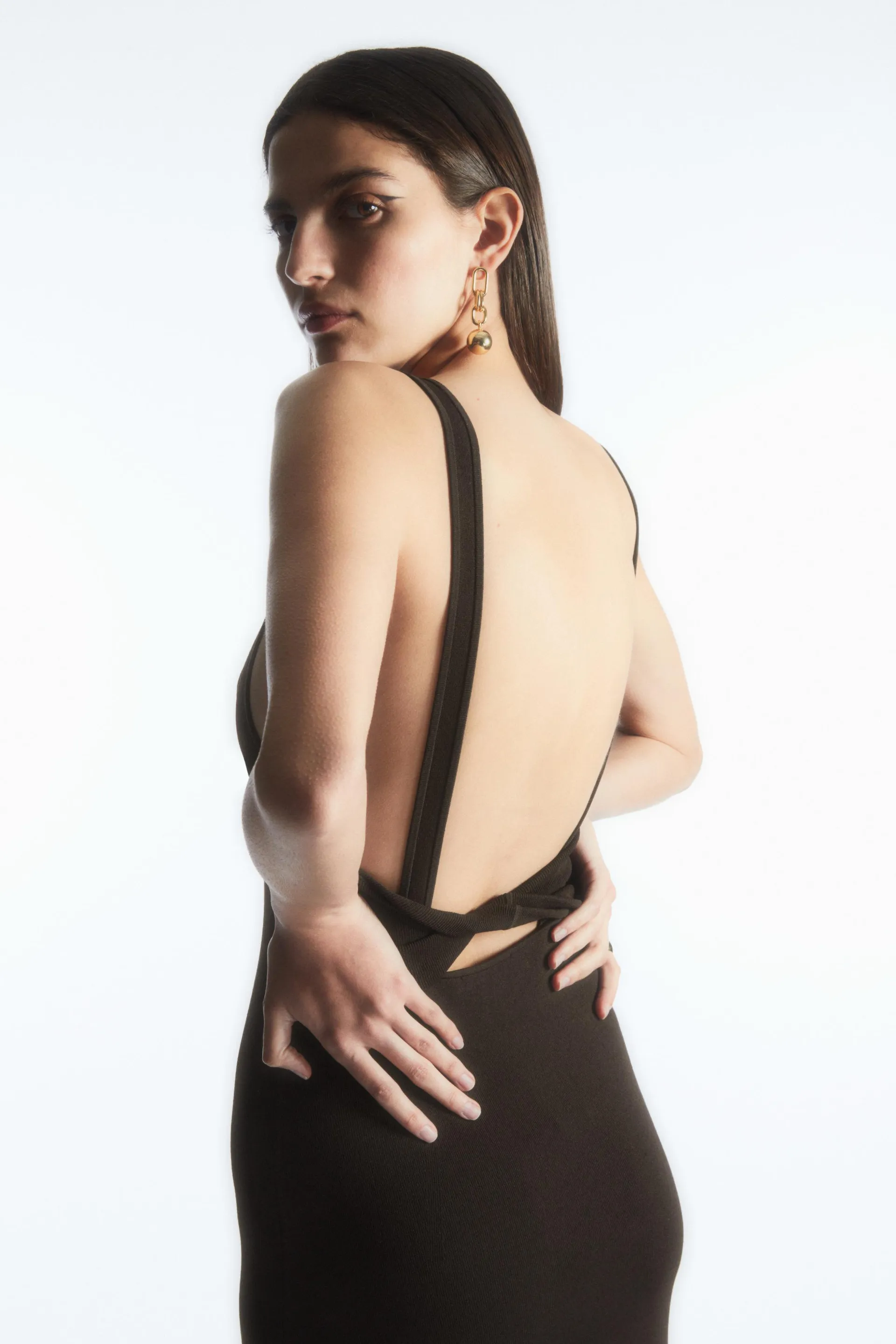 BACKLESS SQUARE-NECK KNITTED DRESS