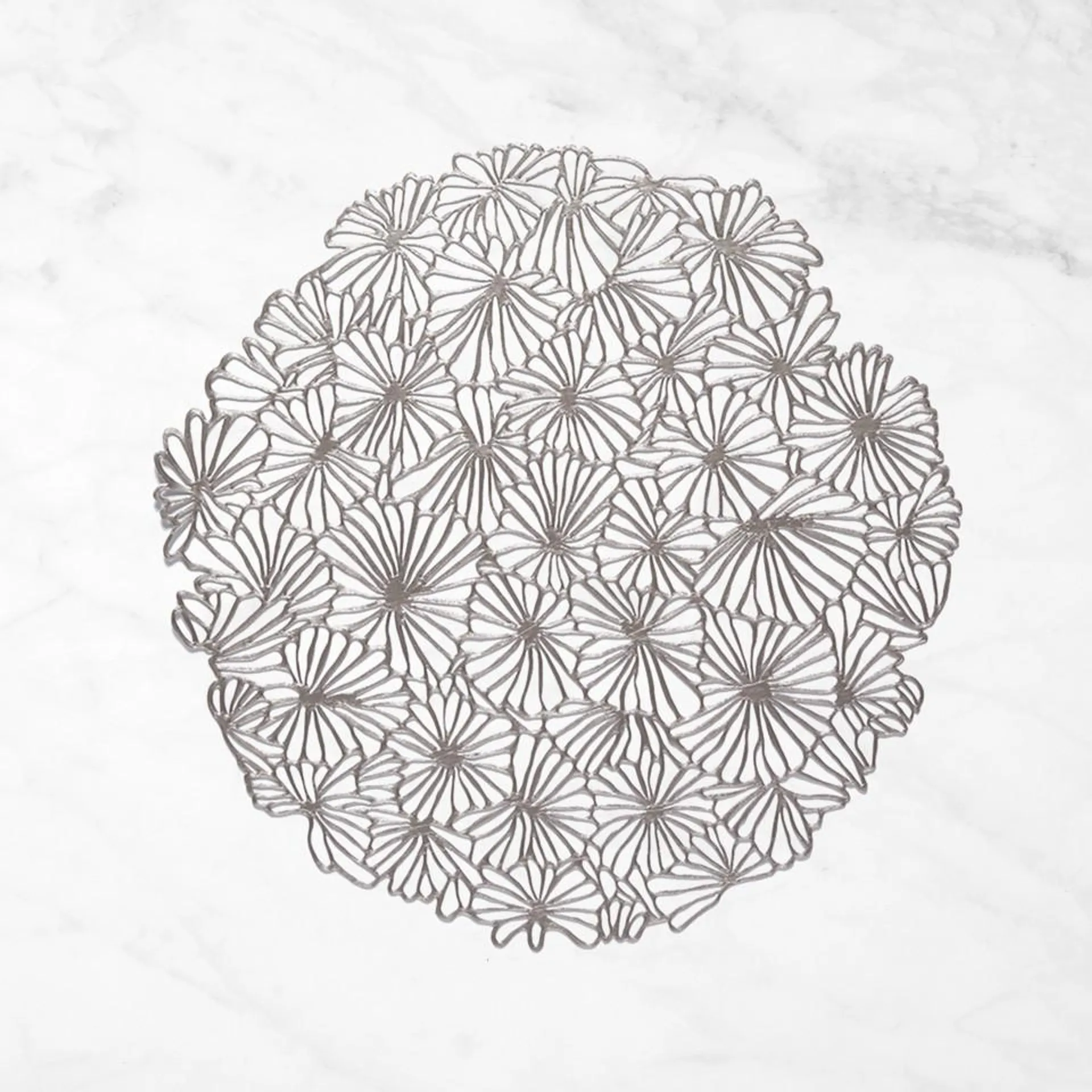 Chilewich Daisy Round Placemat, Gunmetal