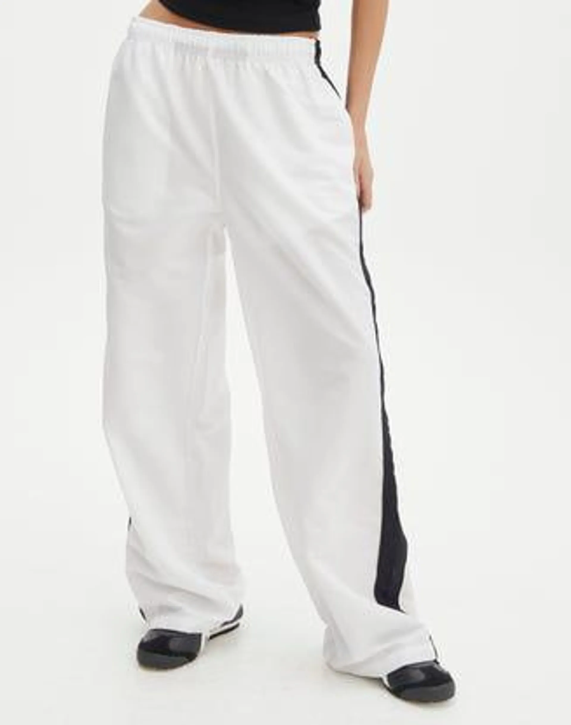 Woven Wide Leg Jogger