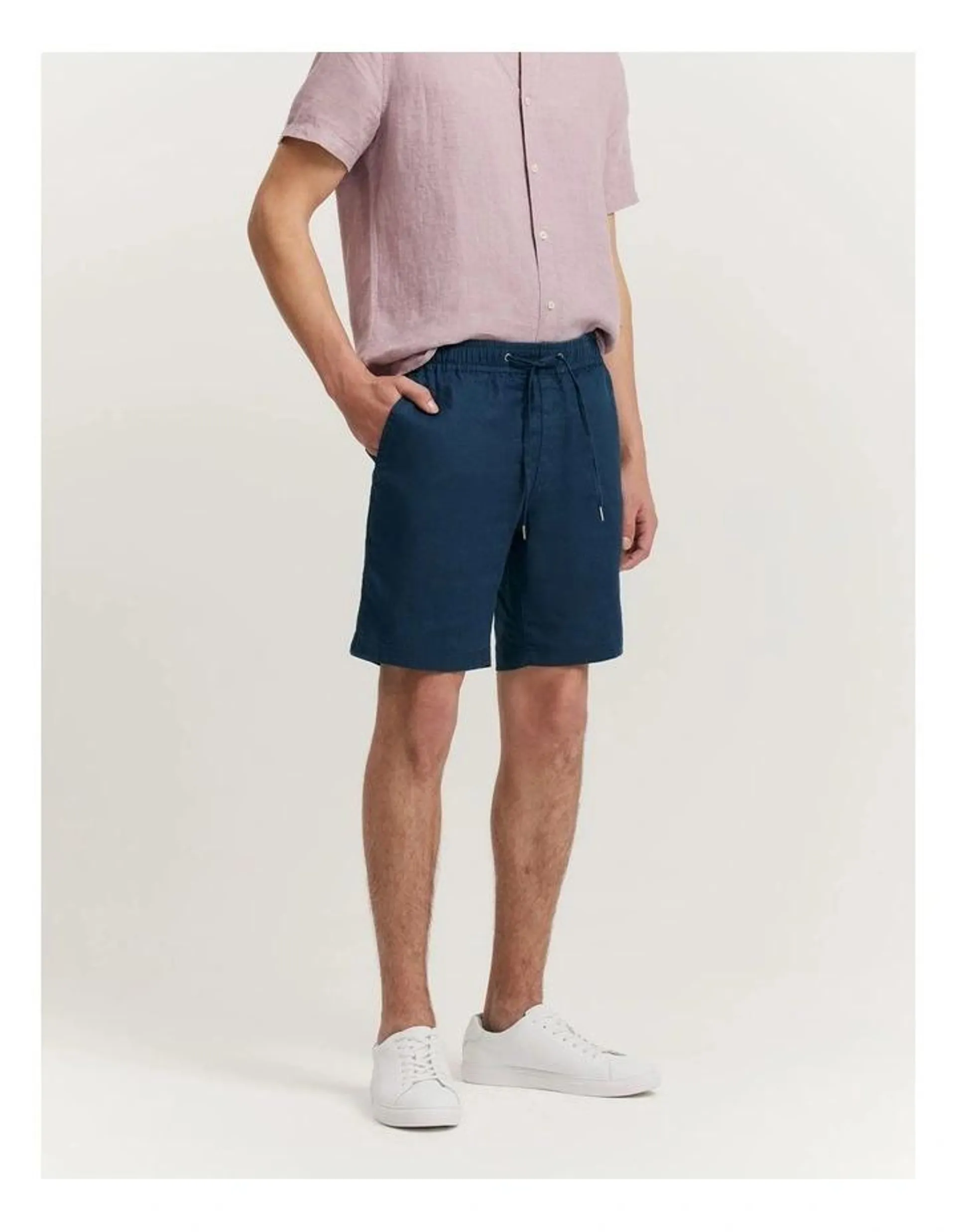 Organically Grown Linen Drawcord Short in Navy