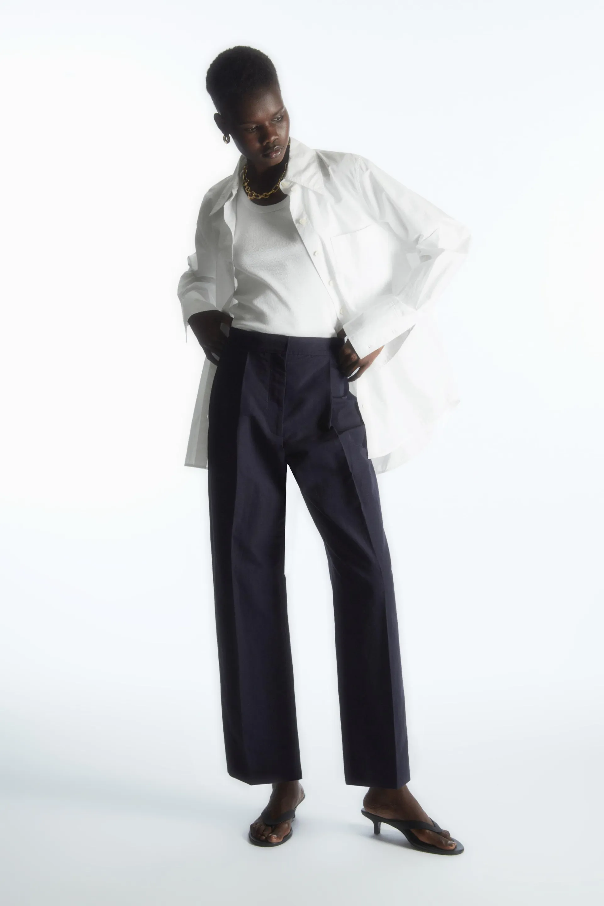 TAPERED PLEATED LINEN-BLEND CHINOS