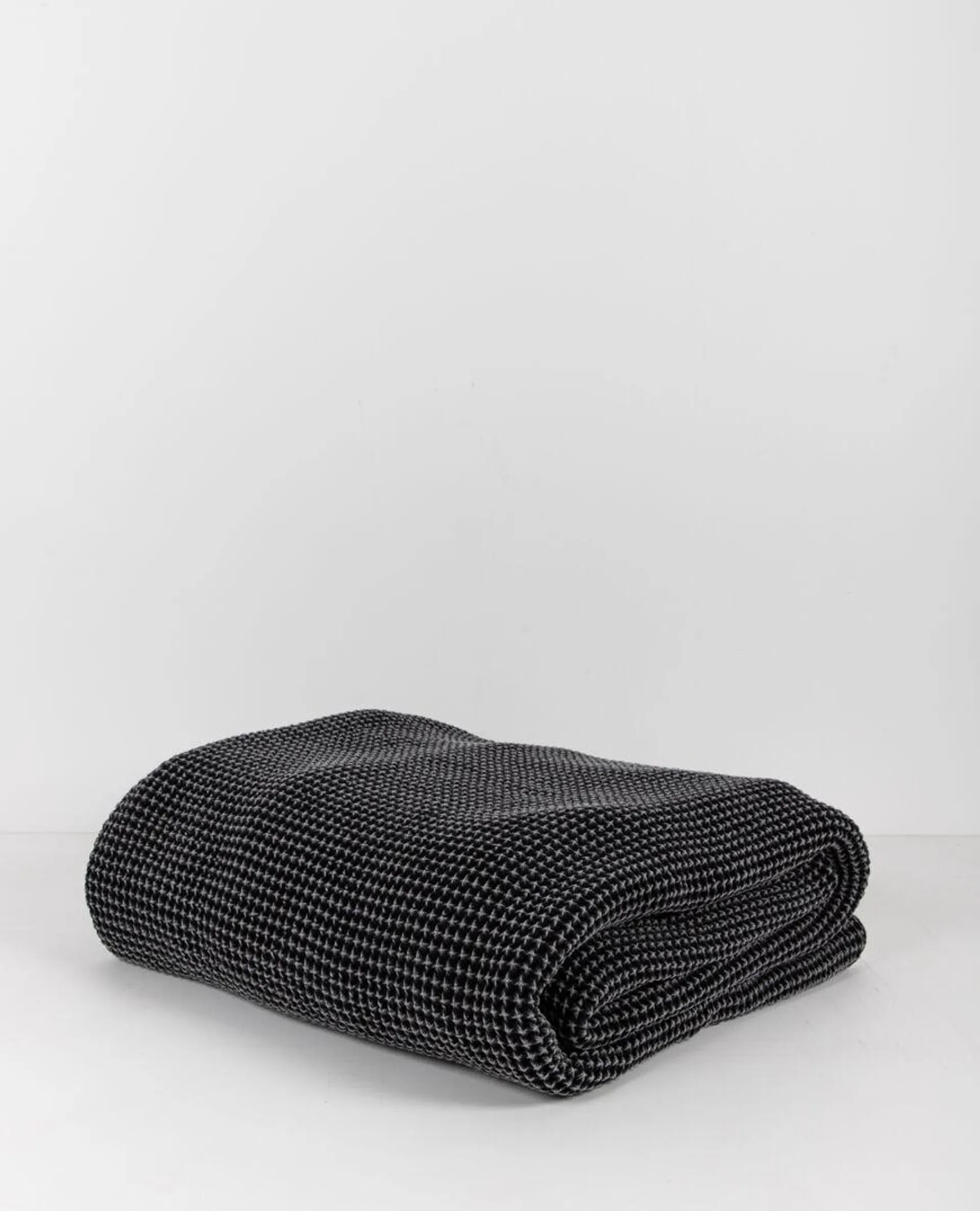 Claude waffle fleece throw - charcoal