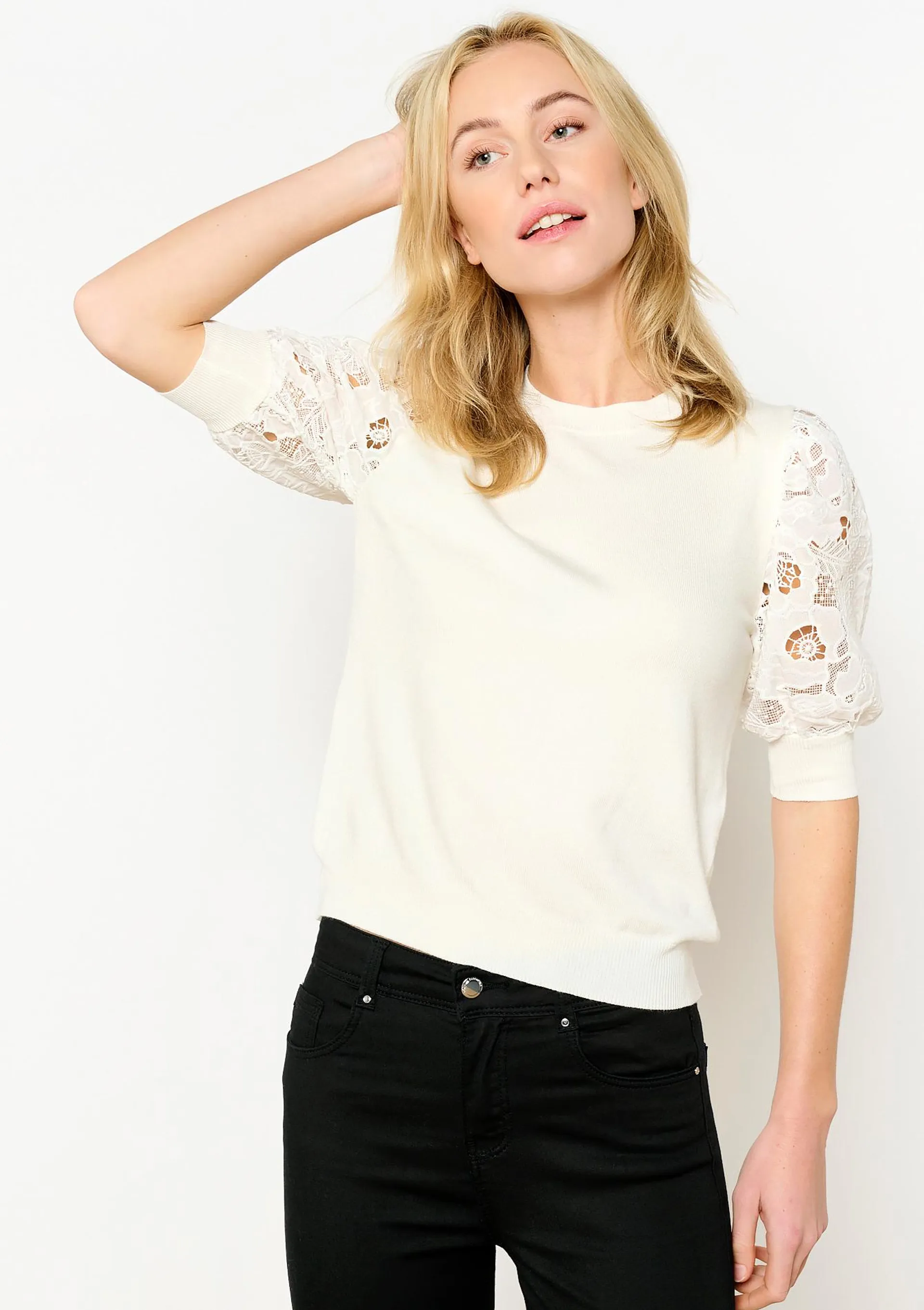 Pullover with short embroidery sleeves