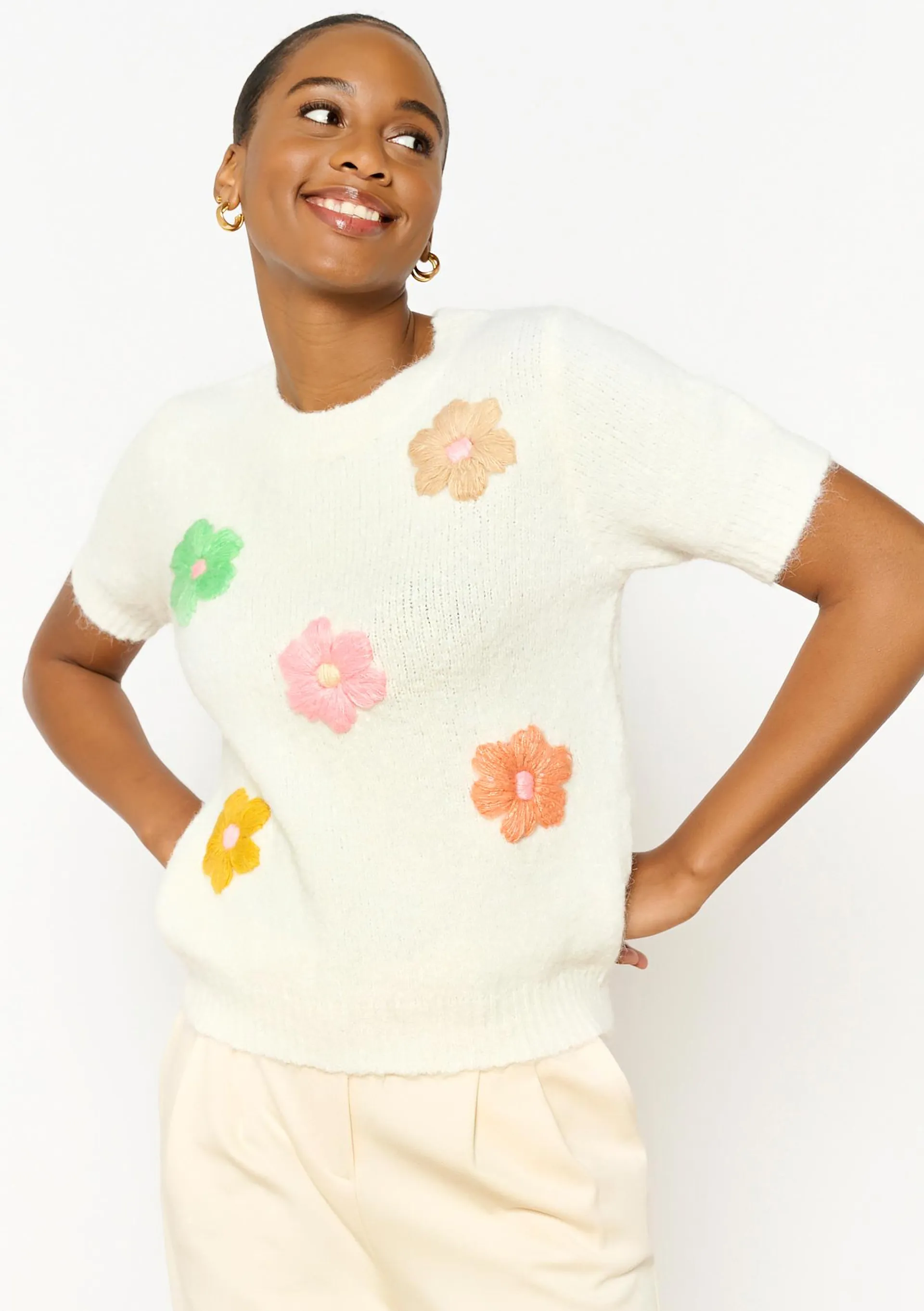 Pullover with flowers
