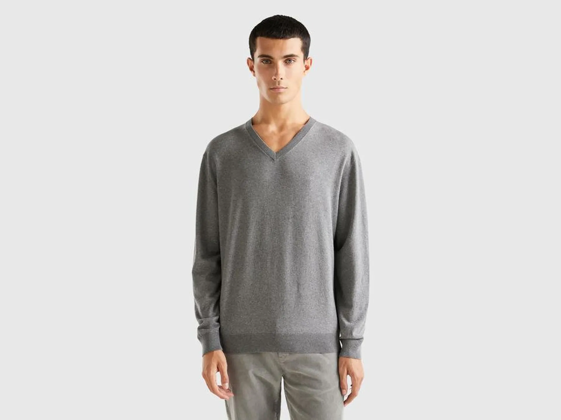 V-neck sweater in lightweight cotton blend