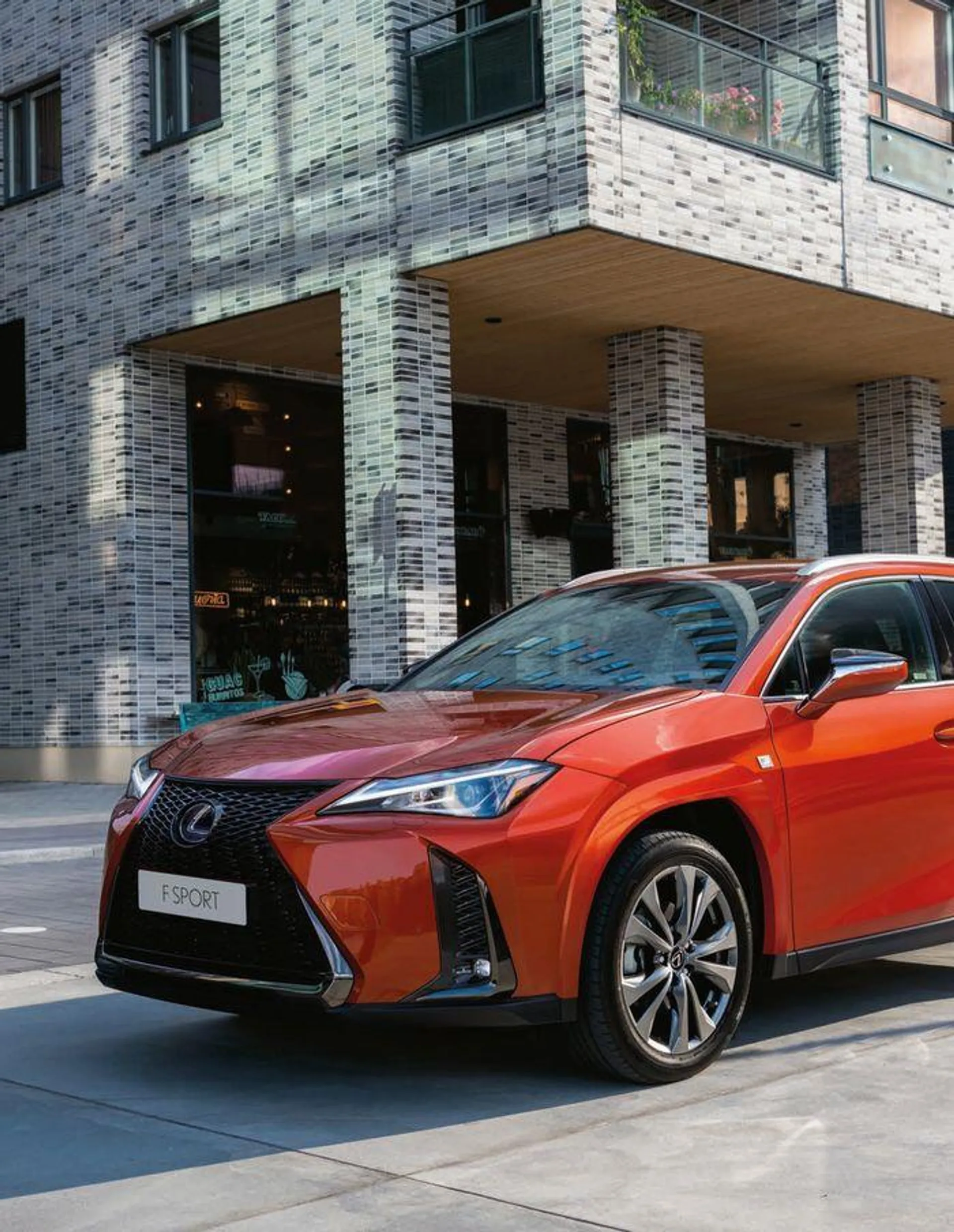 LEXUS UX  van 23 november tot 23 november 2024 - folder pagina 12