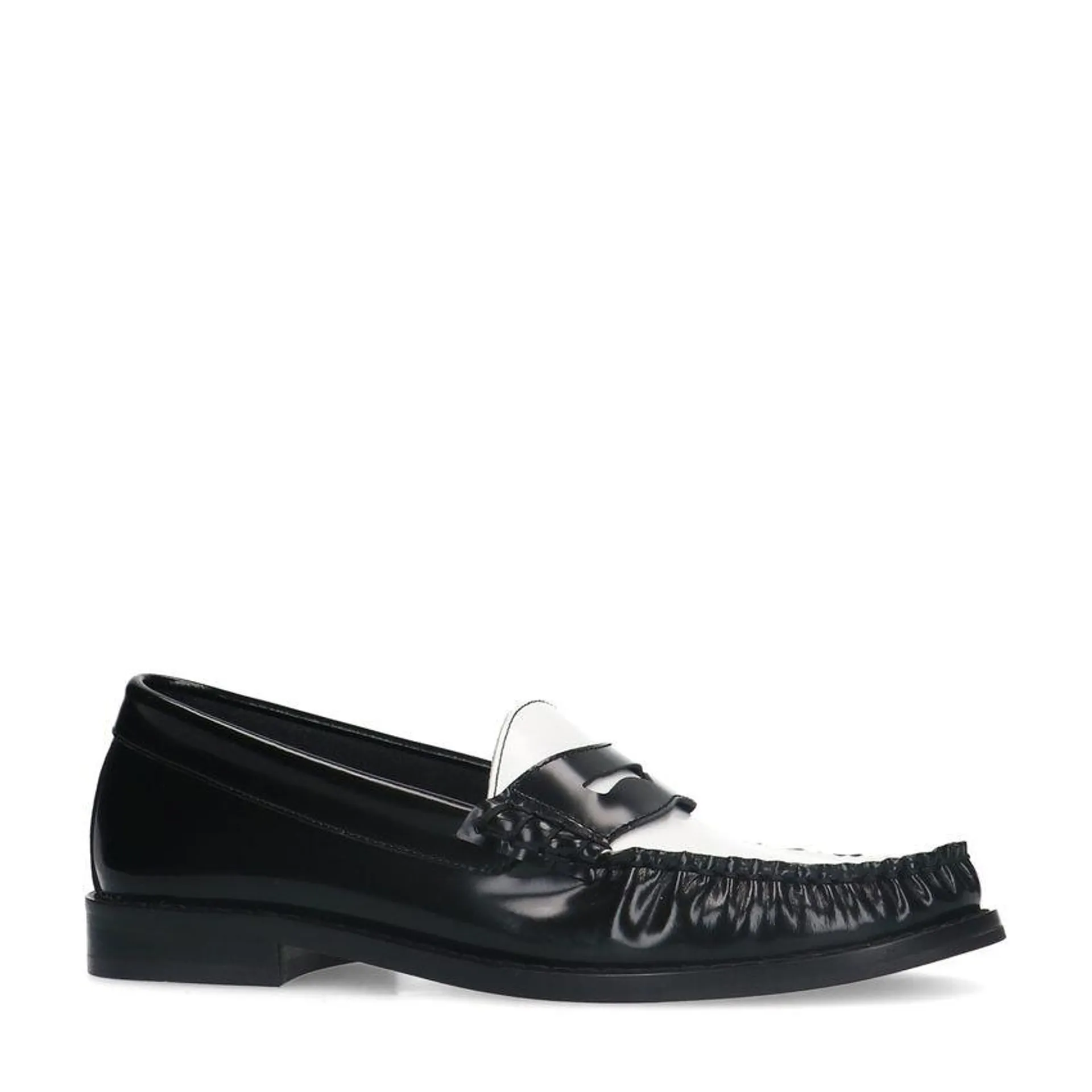 Zwarte leren loafers met wit detail