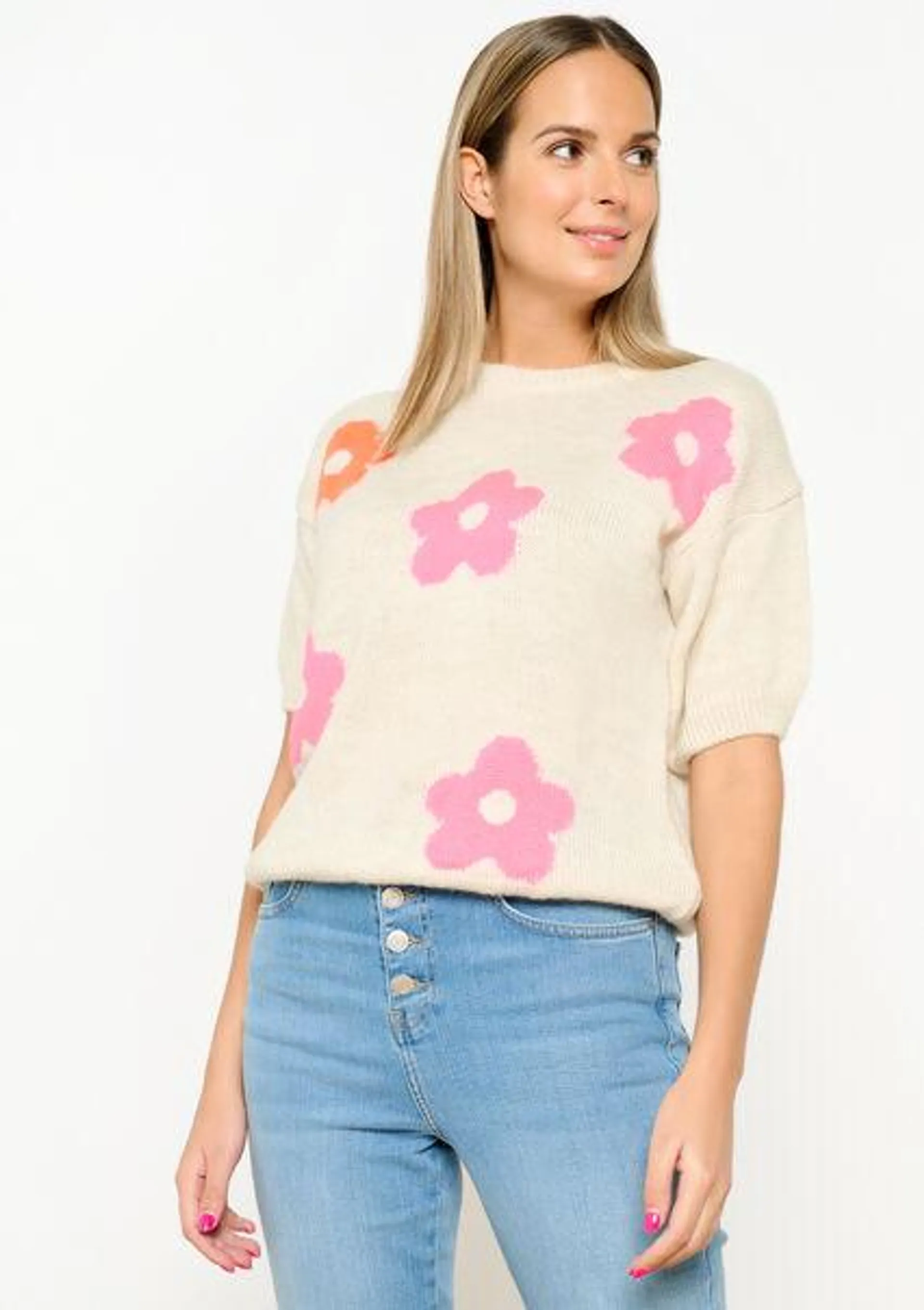 Pullover with floral pattern