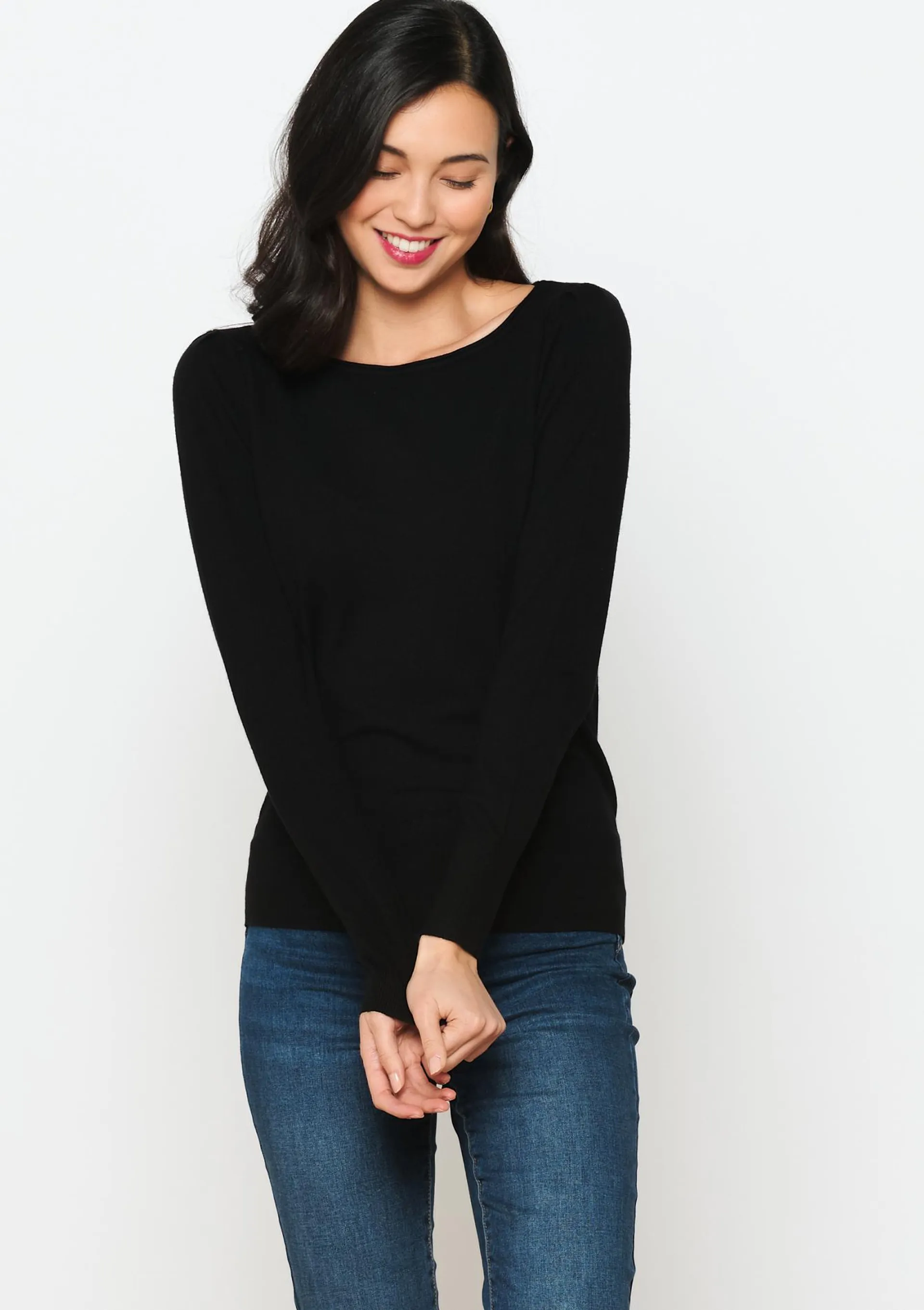 Basic pullover with boatneck