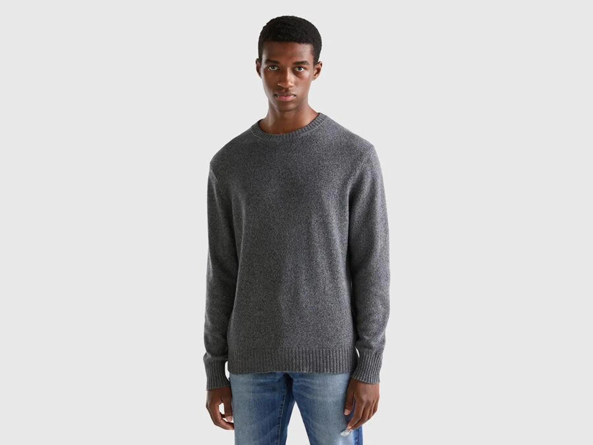 Crew neck sweater in cashmere and wool blend