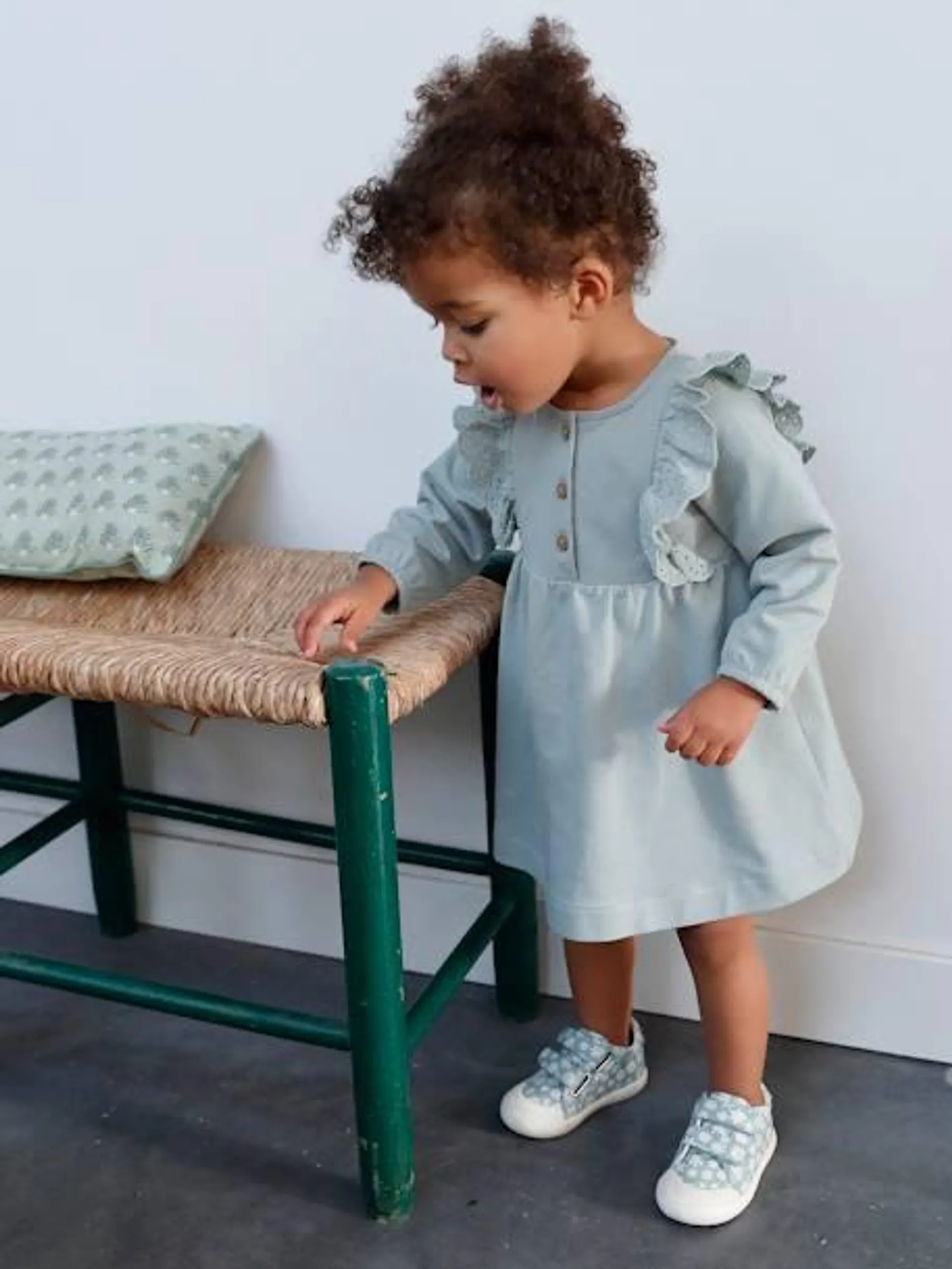 Robe en molleton bébé volant en broderie anglaise - bleu grisé