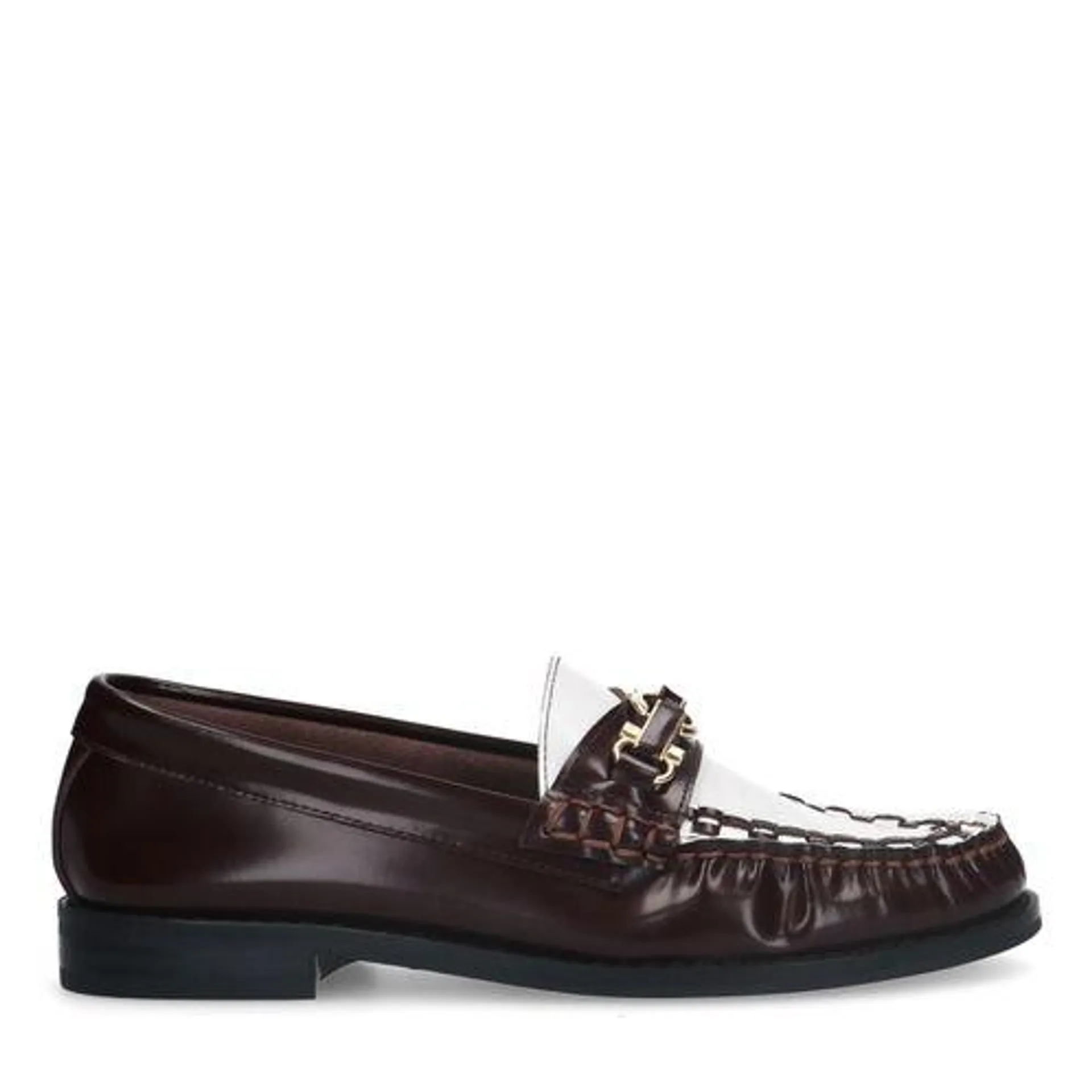 Bruine leren loafers met goudkleurige chain