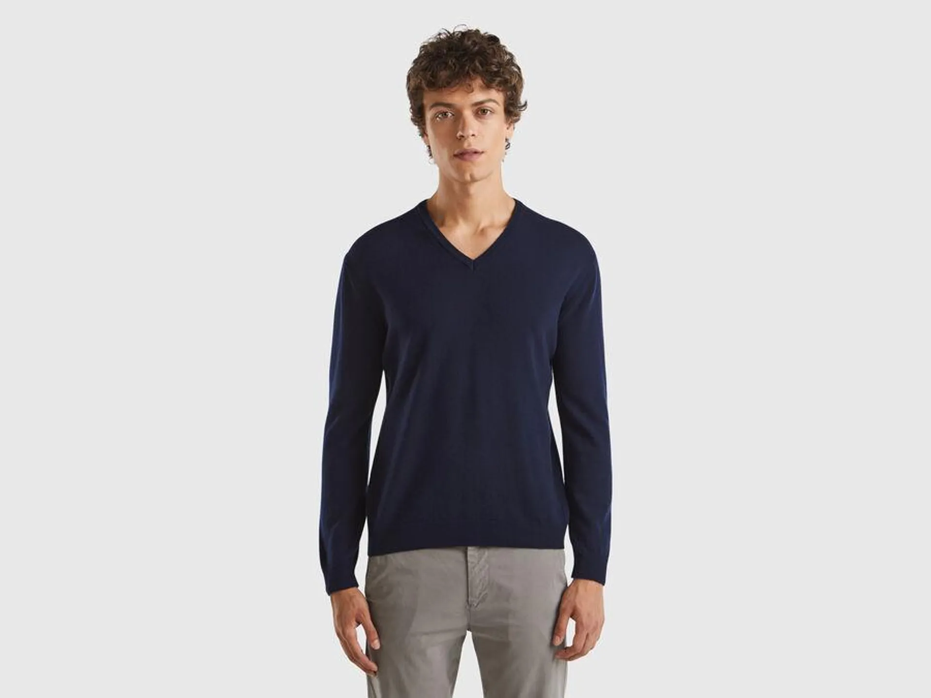 Dark blue V-neck sweater in pure Merino wool