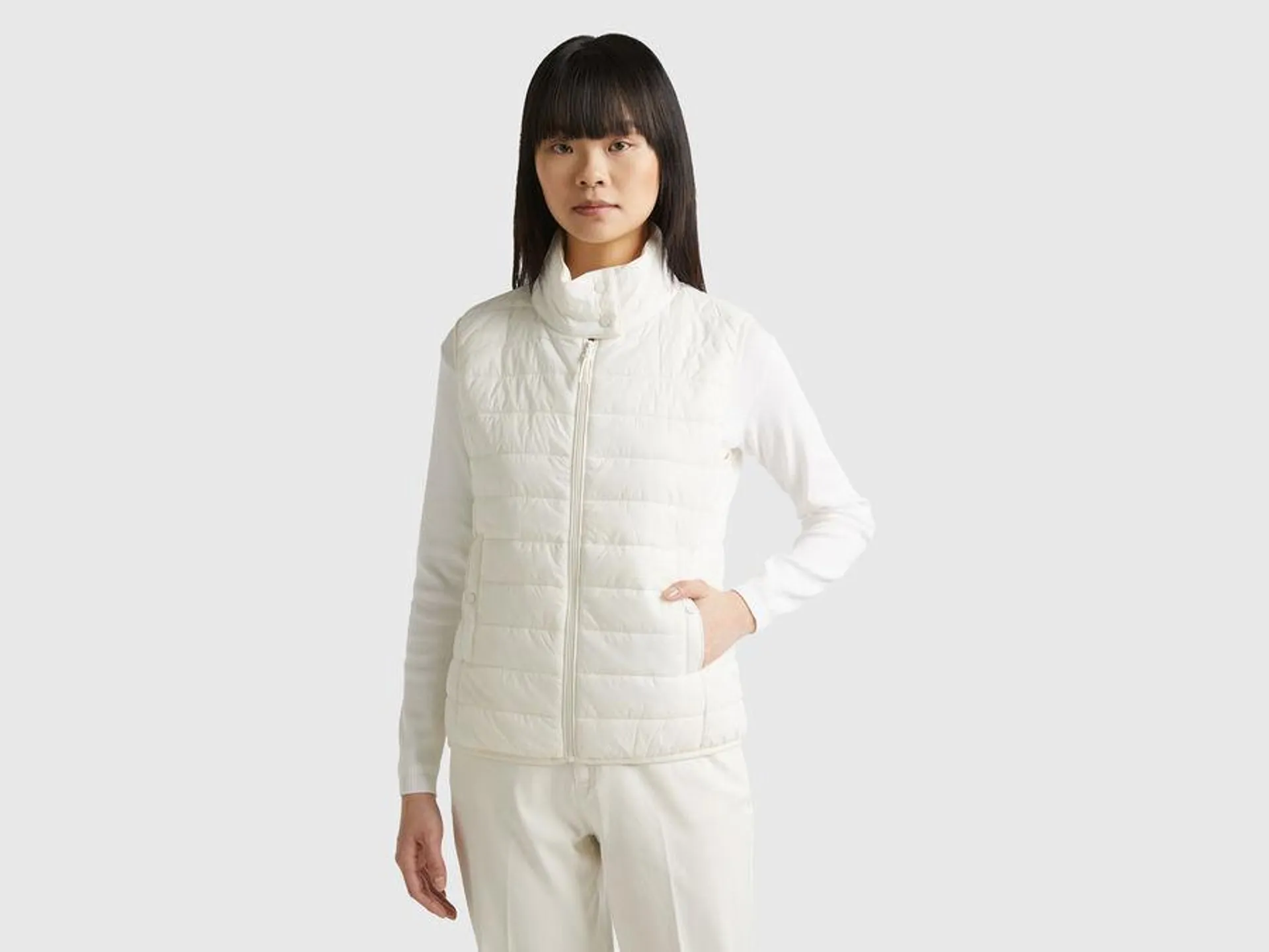 Sleeveless puffer jacket with recycled wadding