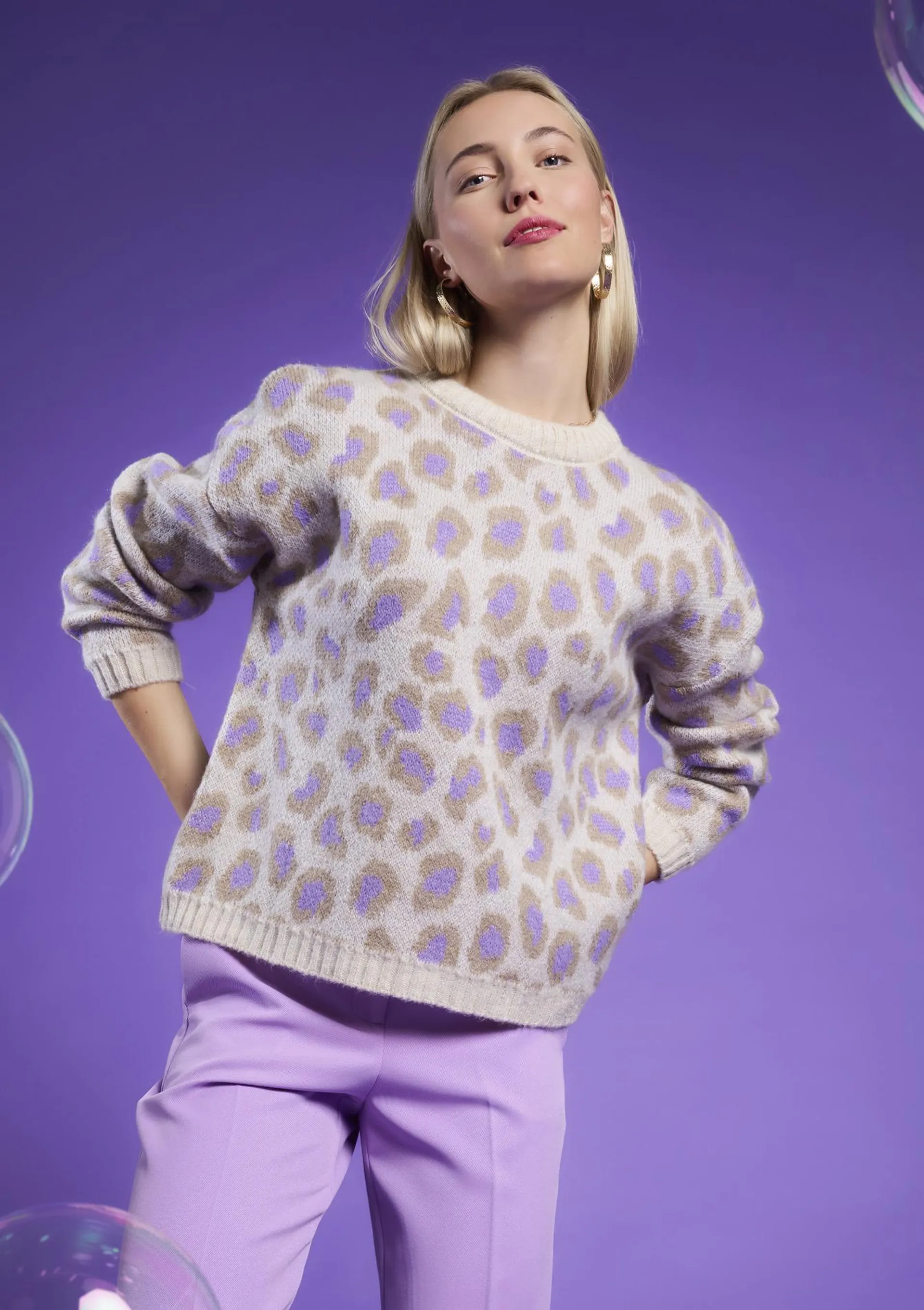 Jacquard pullover with leopard print