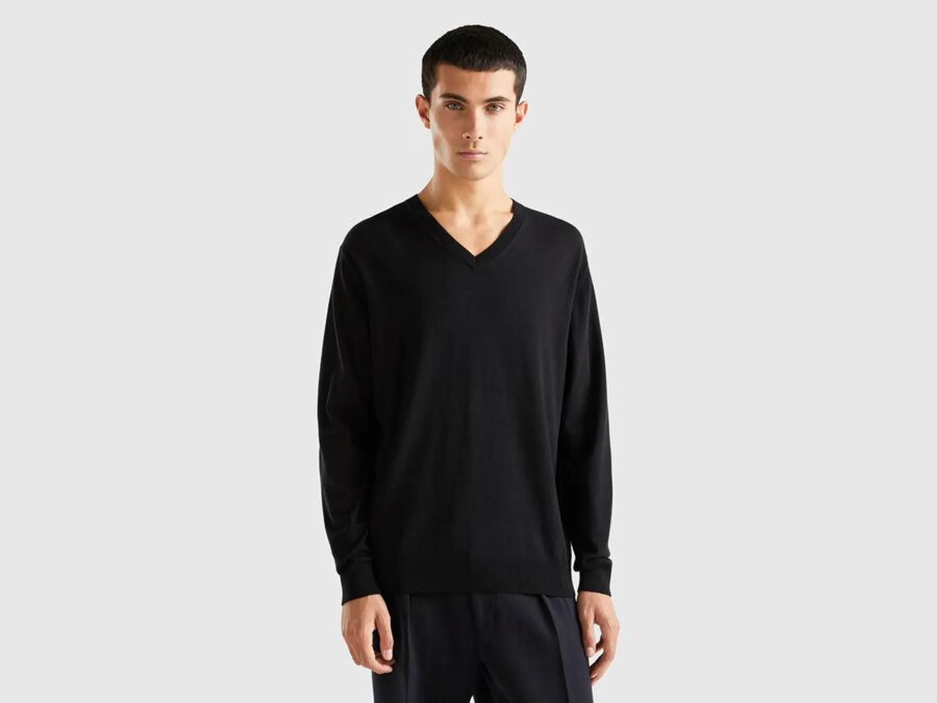 V-neck sweater in lightweight cotton blend