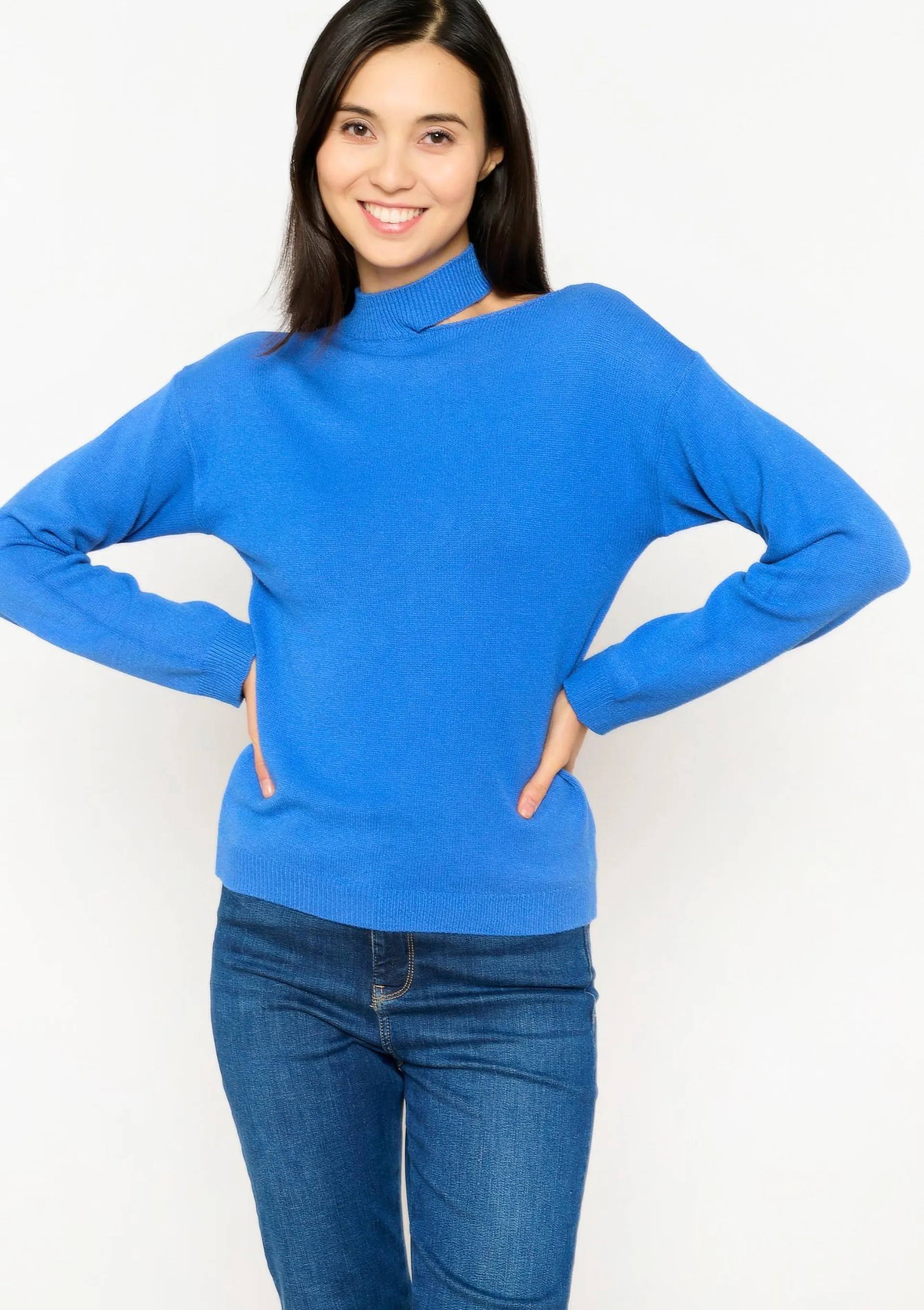 Pullover with cut-out