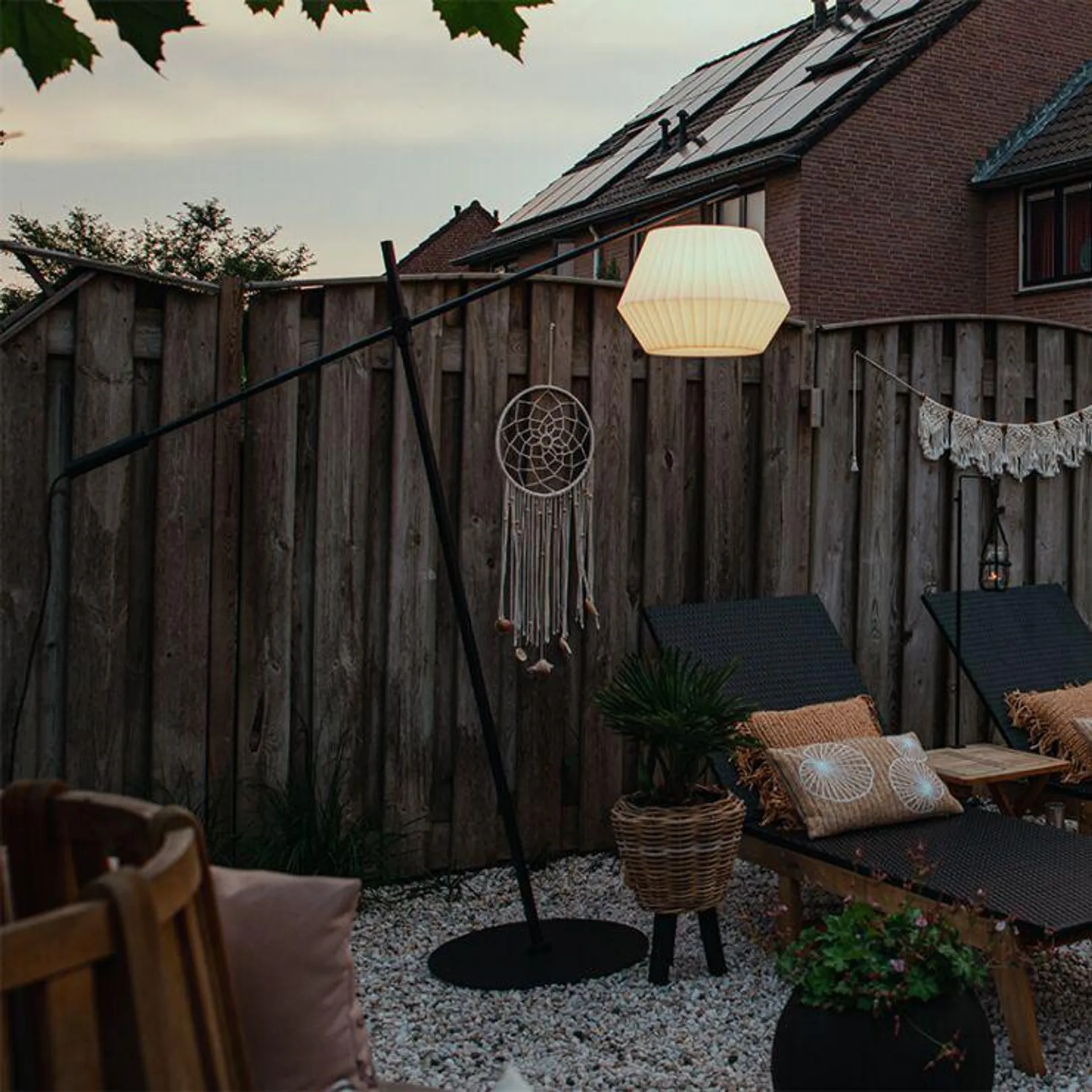 Design buiten vloerlamp zwart IP44 met witte kap - Robbert