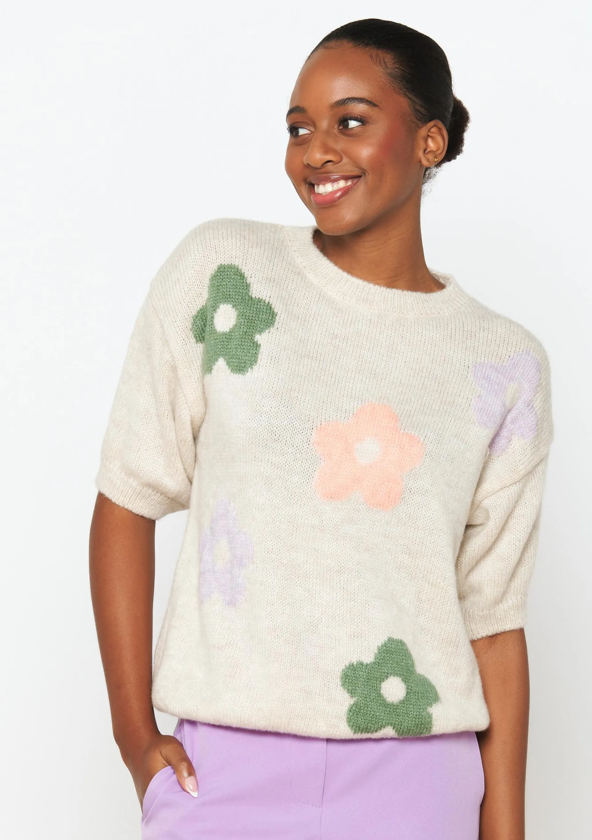 Pullover with floral pattern