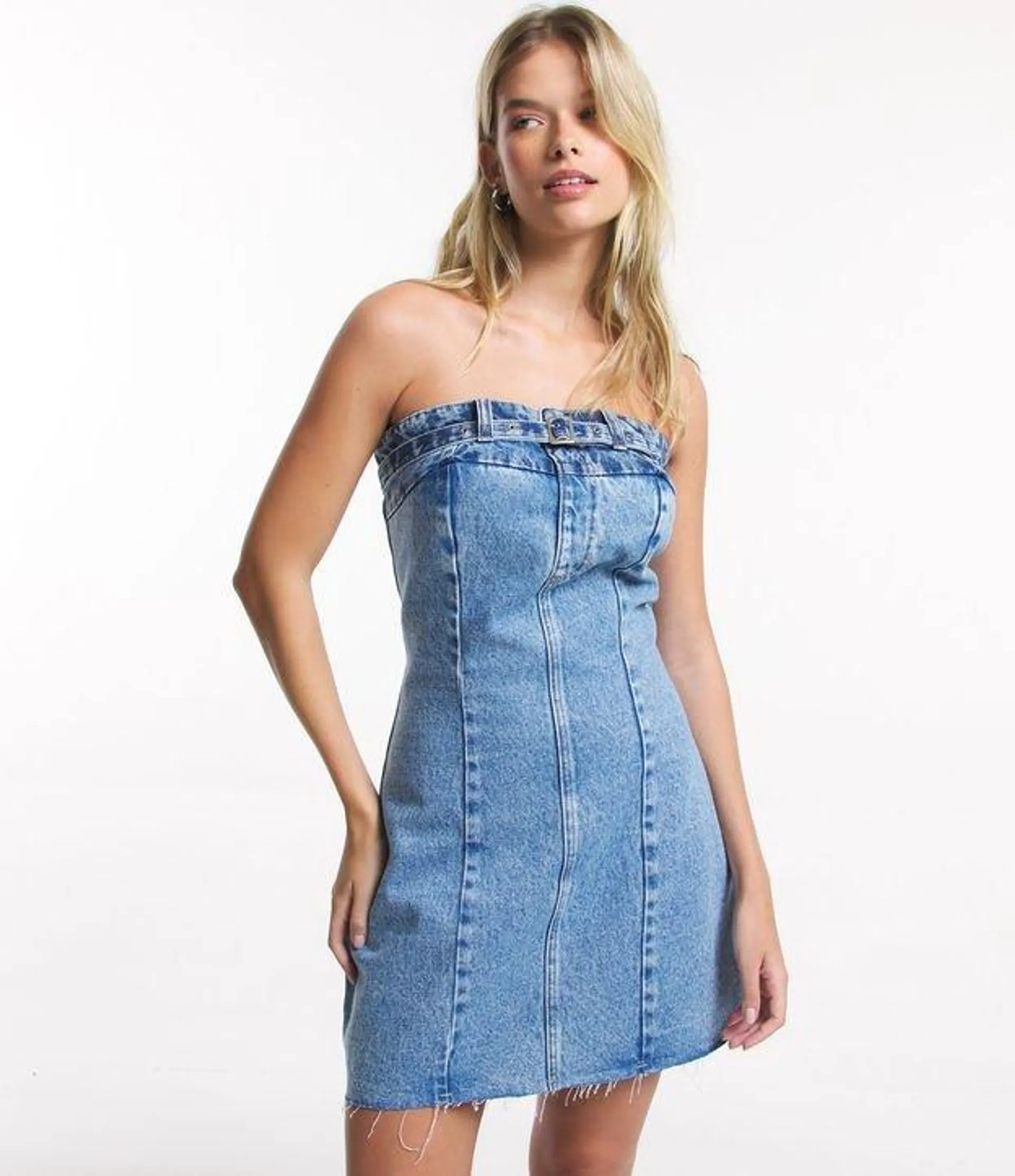 Vestido Tomara que Caia Jeans com Cinto Fivela no Decote e Zíper nas Costas Azul