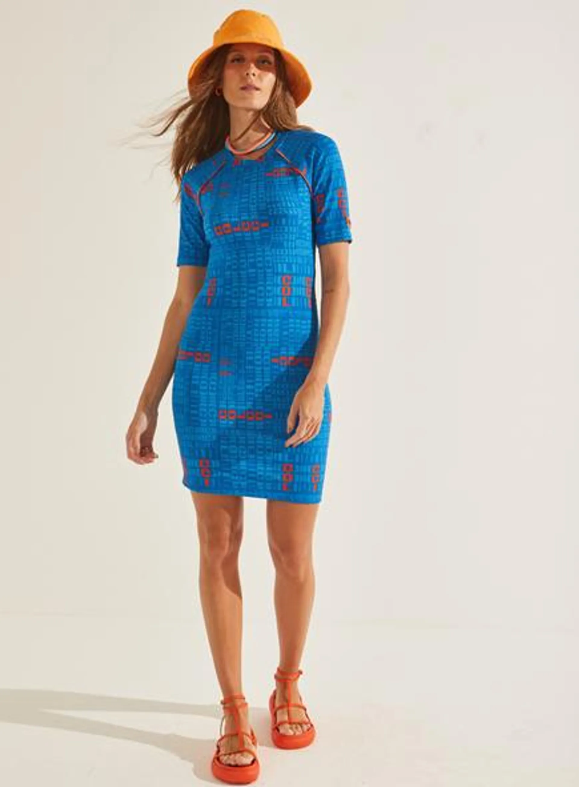 Vestido Com Amarração E Recorte