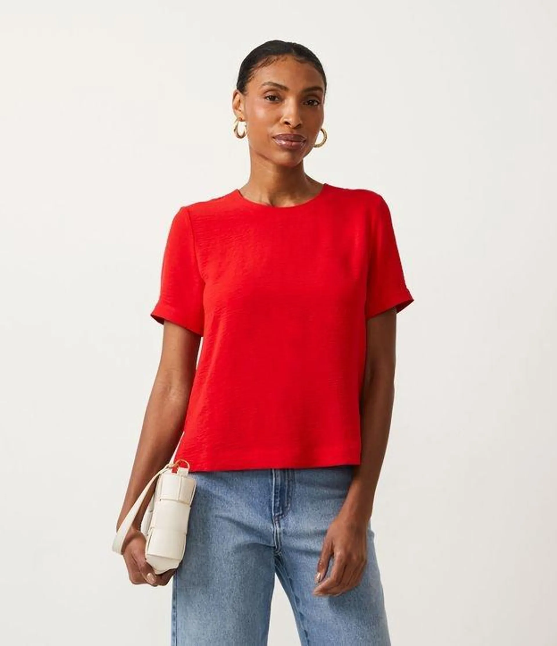 Blusa com Abertura nas Costas e Detalhes Pespontados Vermelho Vivo