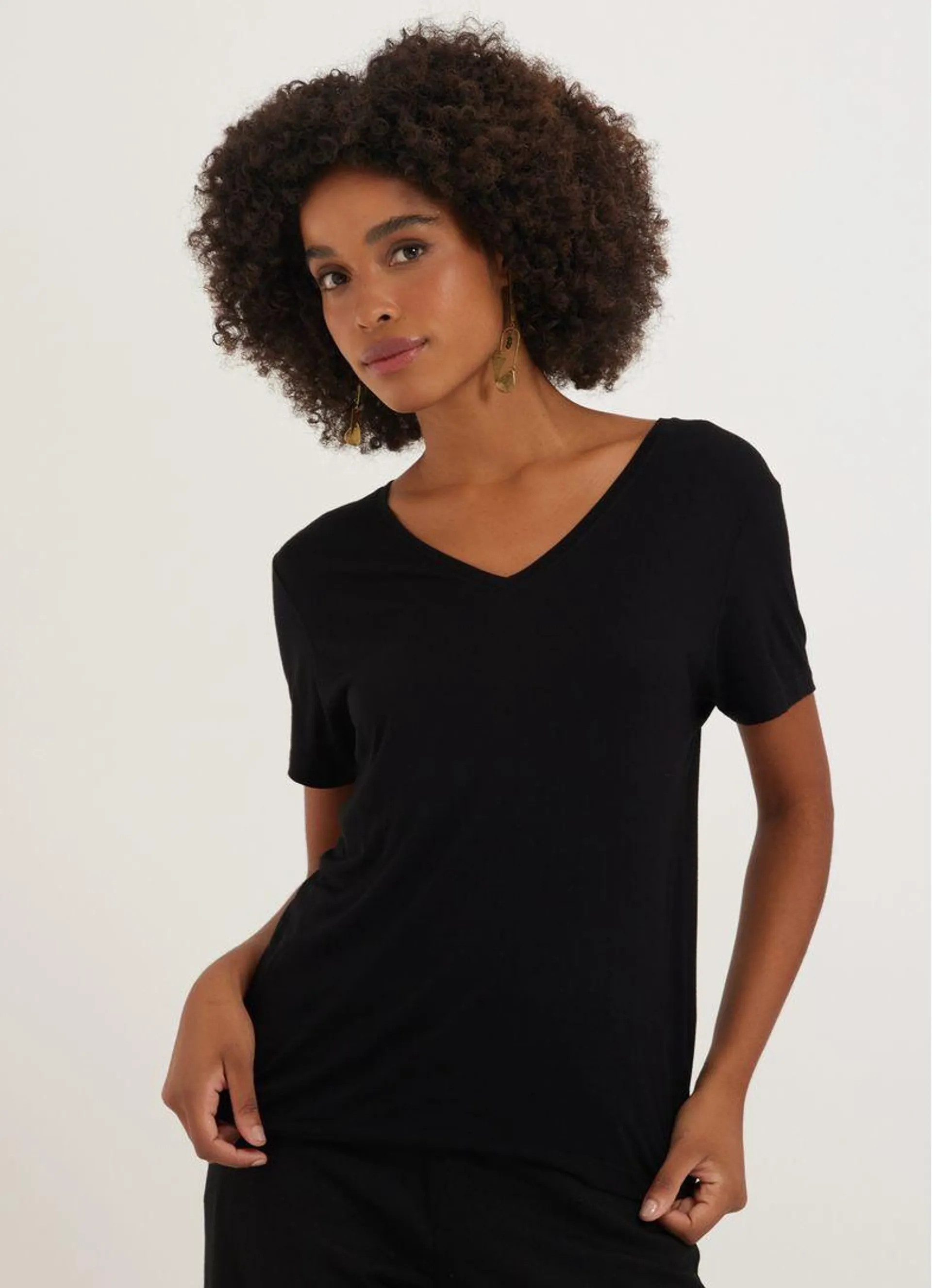 Blusa viscose gola v preto