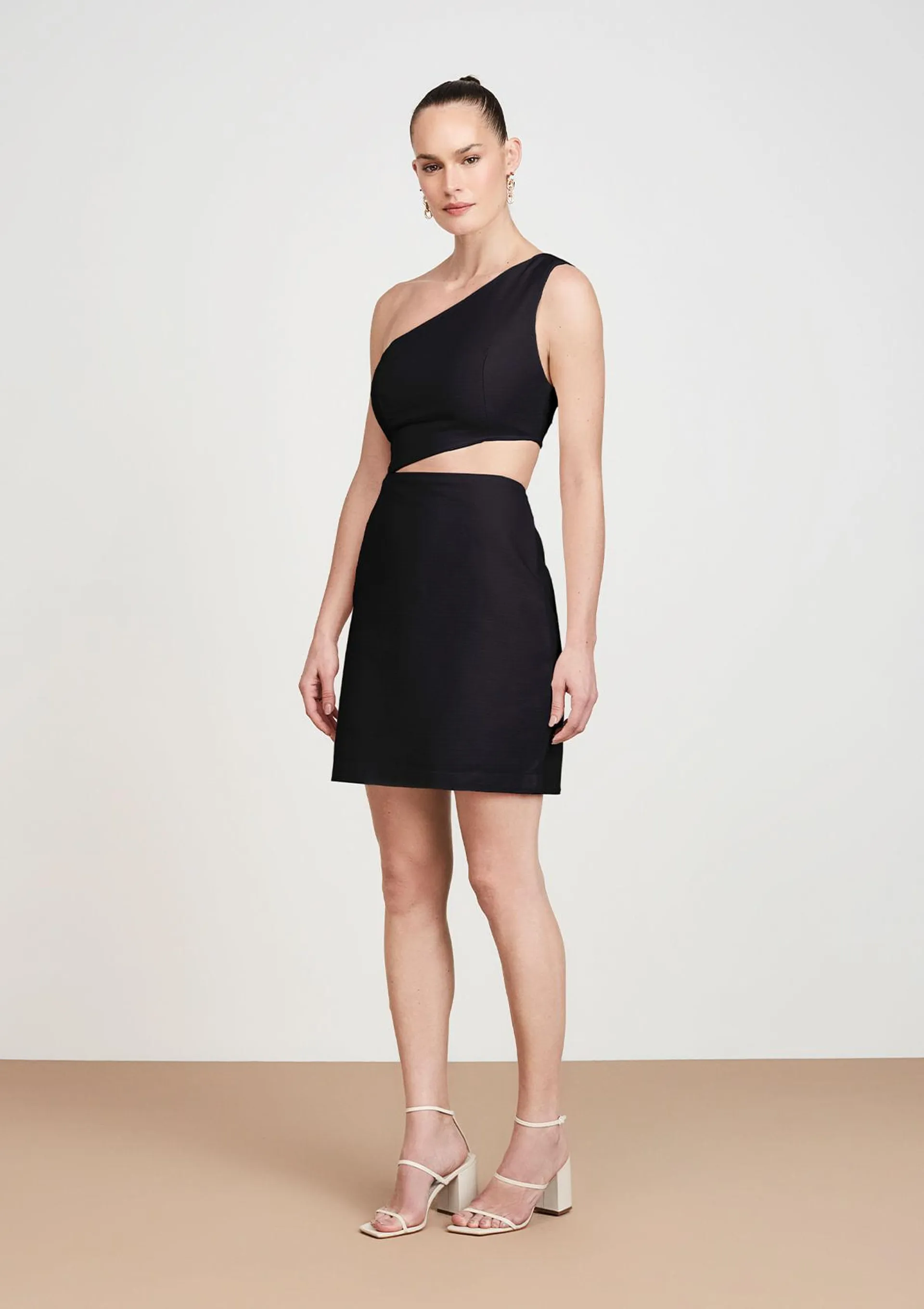 Vestido Curto Forrado Cut Out Evasê - Preto