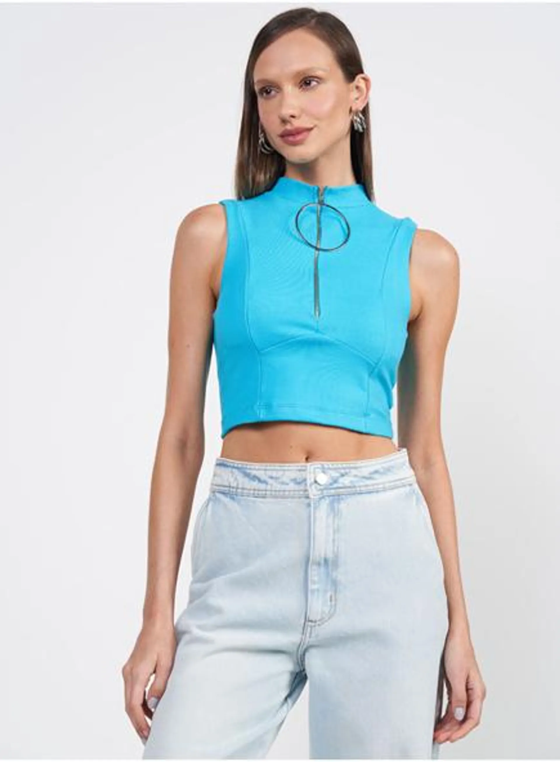 Blusa Cropped Gola Alta Com Argola