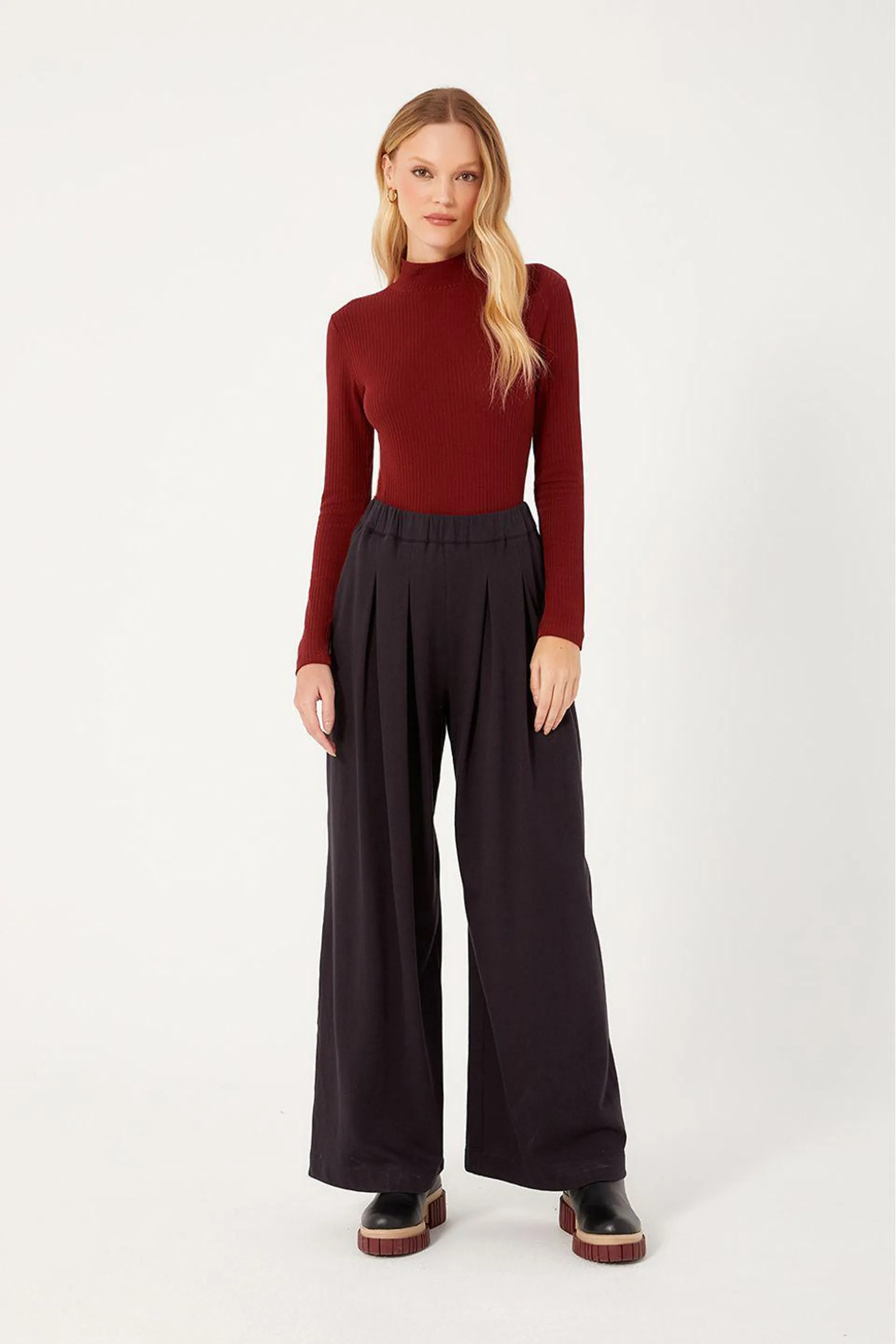 Calça Pantalona Pregas