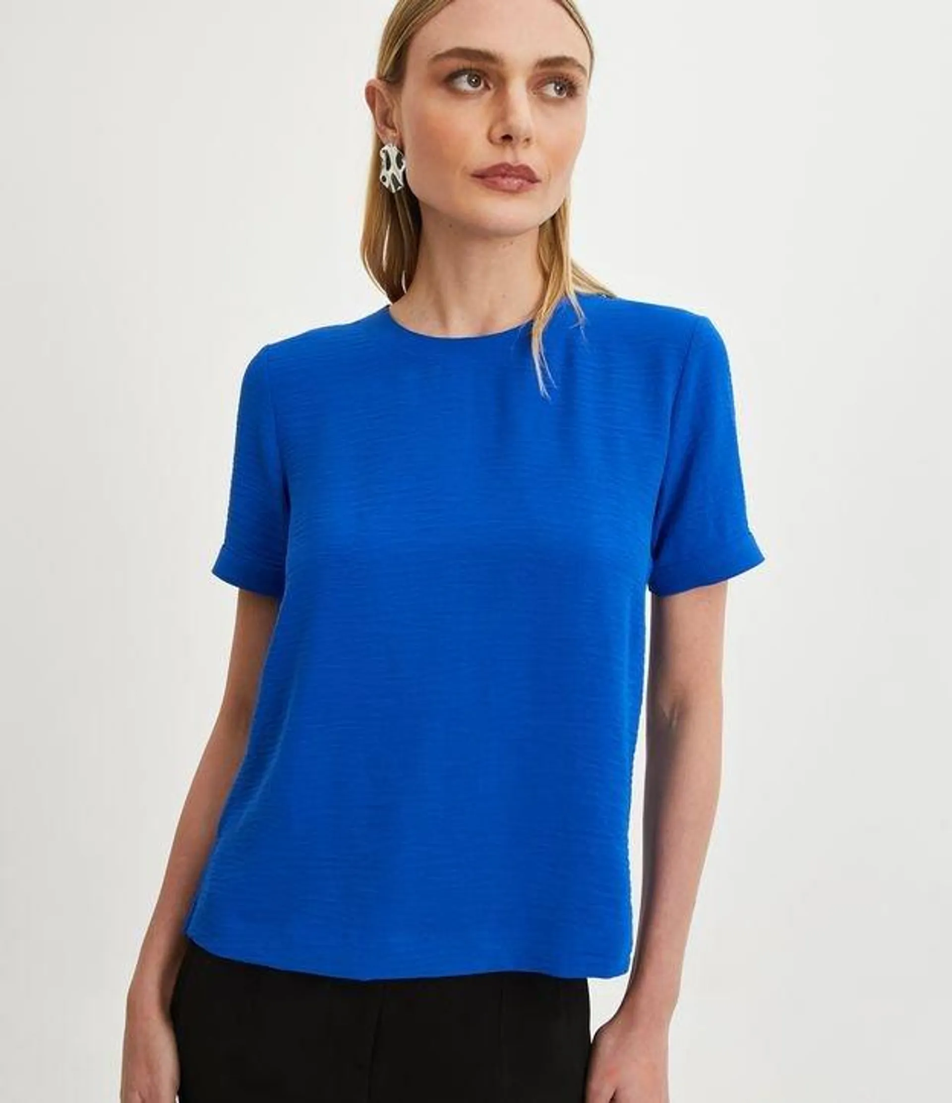 Blusa com Abertura nas Costas e Detalhes Pespontados Azul