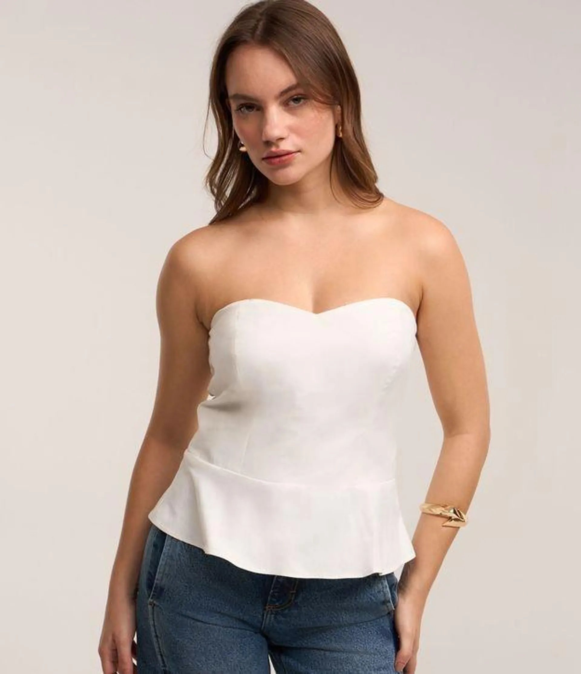 Blusa Tomara que Caia em Chiffon com Babado Peplum na Barra Branco Neve