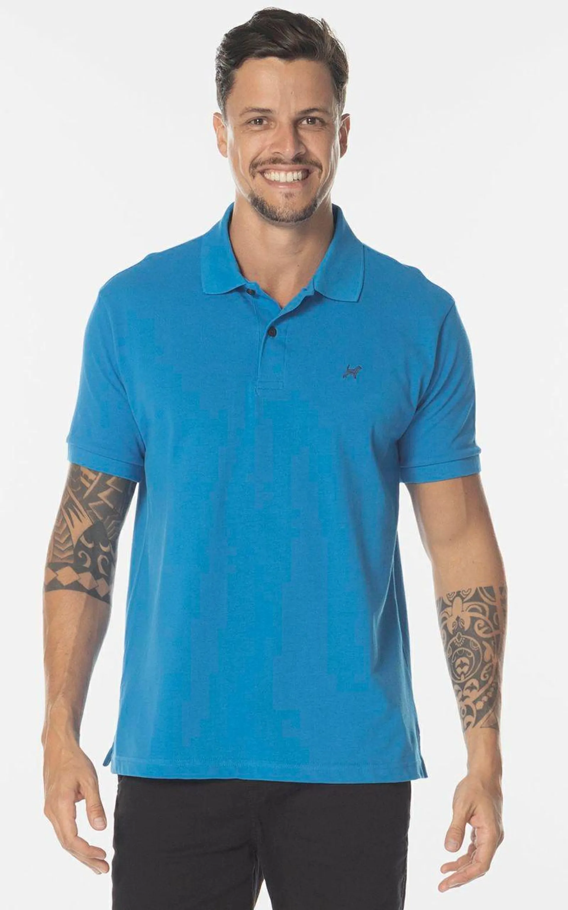 Polo masculina básica bordado contraste. - NIAGARA