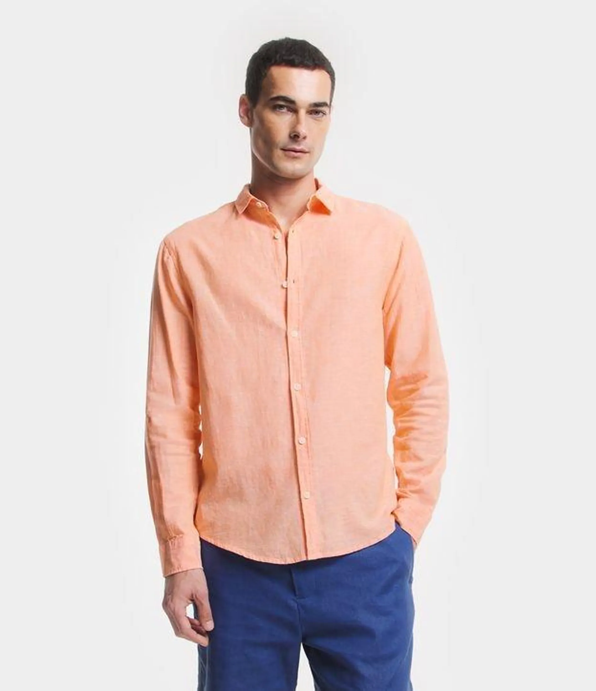 Camisa Comfort Básica em Linho com Gola Colarinho Laranja Claro