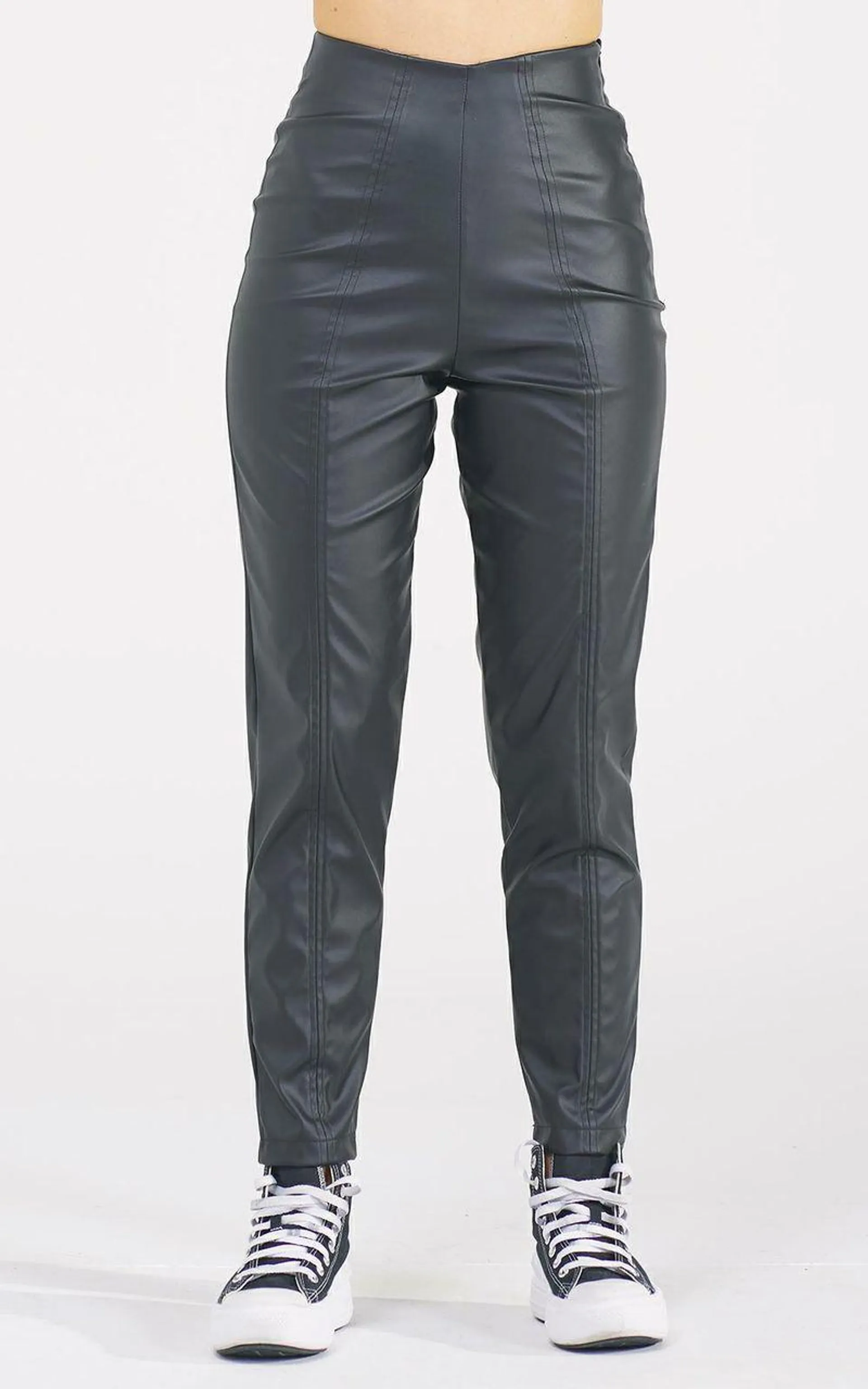 Calça montaria em couro P.U - PRETO