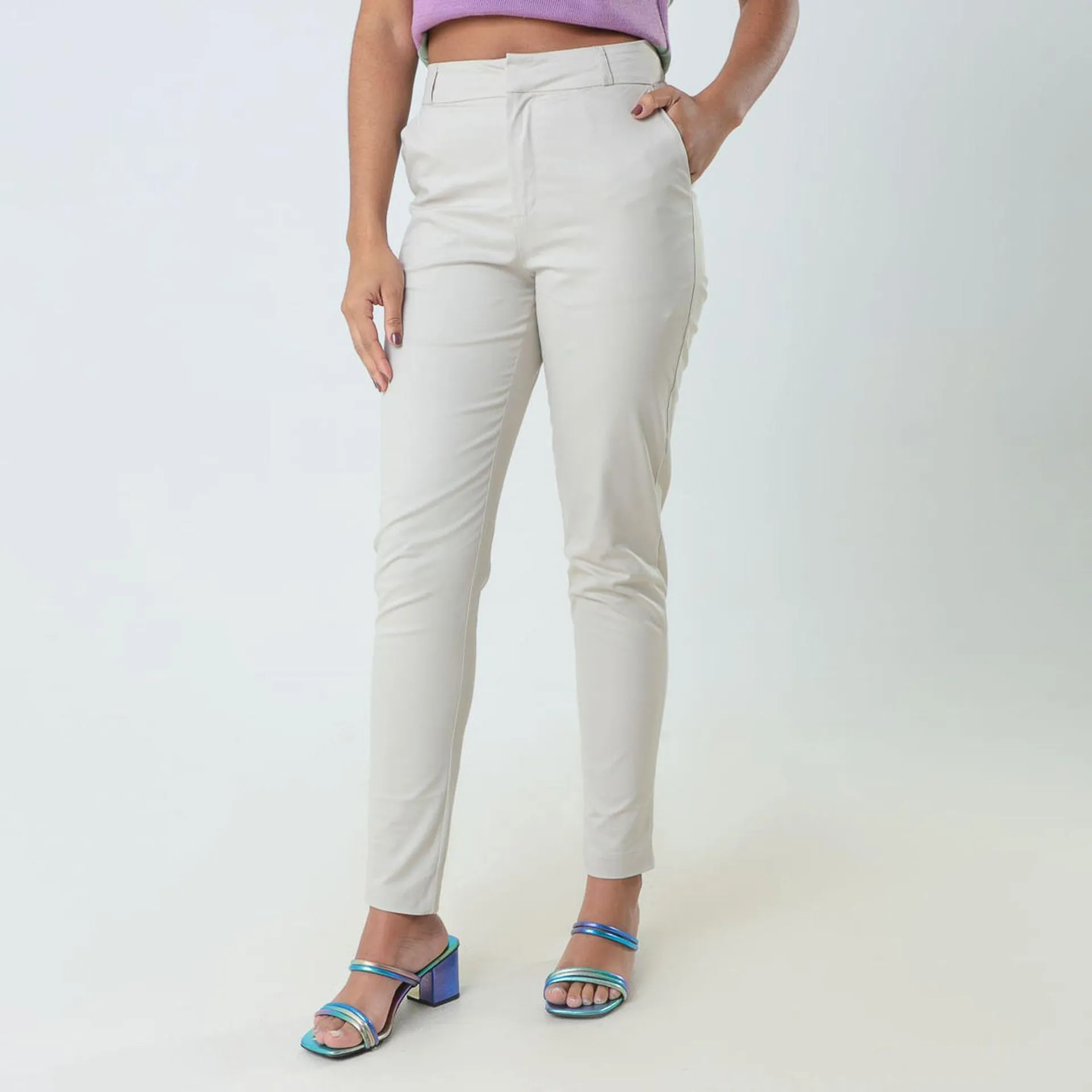 Calça Reta Feminina Bege Com Bolso Faca