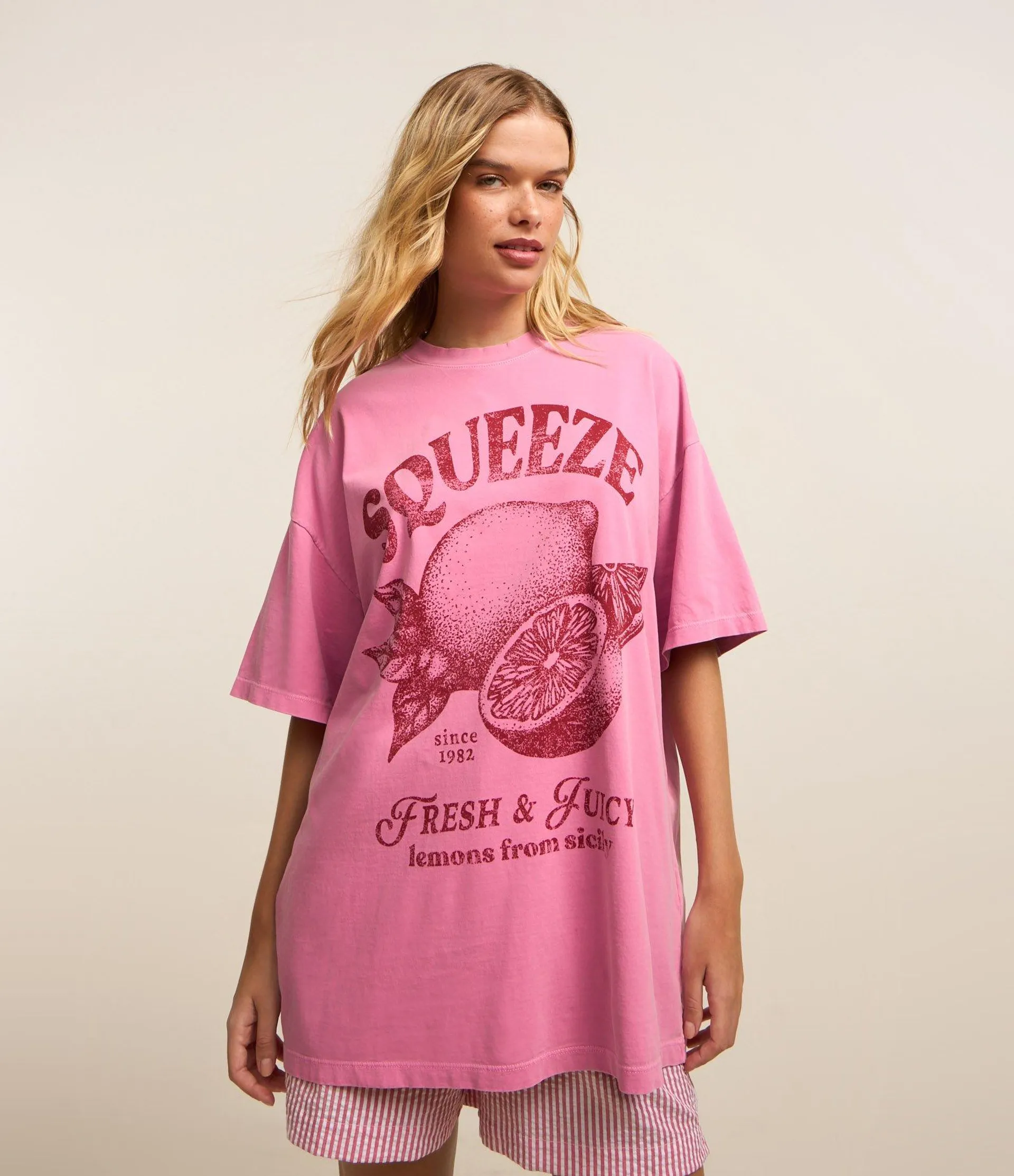 Camiseta Alongada em Algodão com Estampa Squeeze Rosa