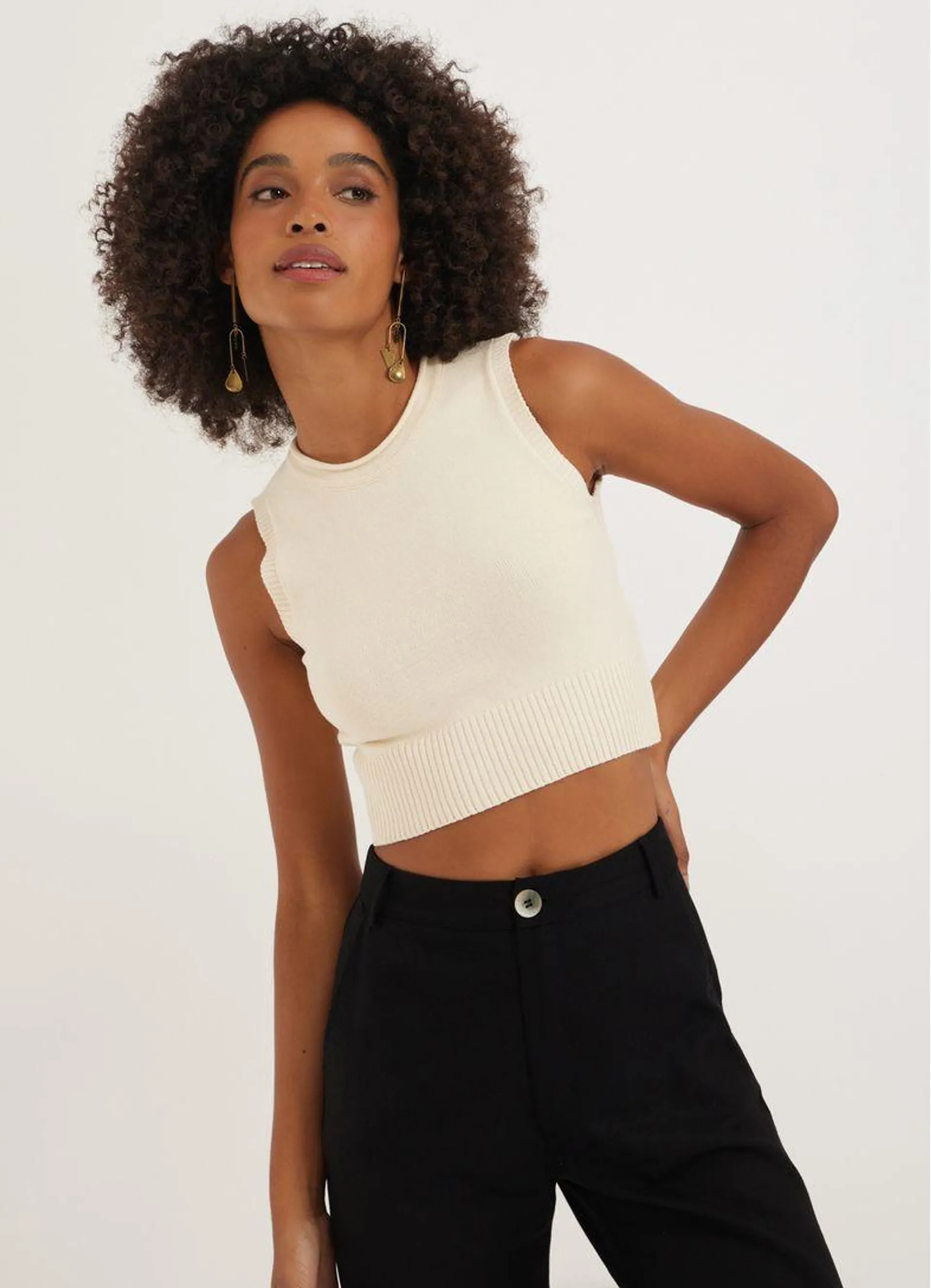 Blusa regata cropped tricô areia