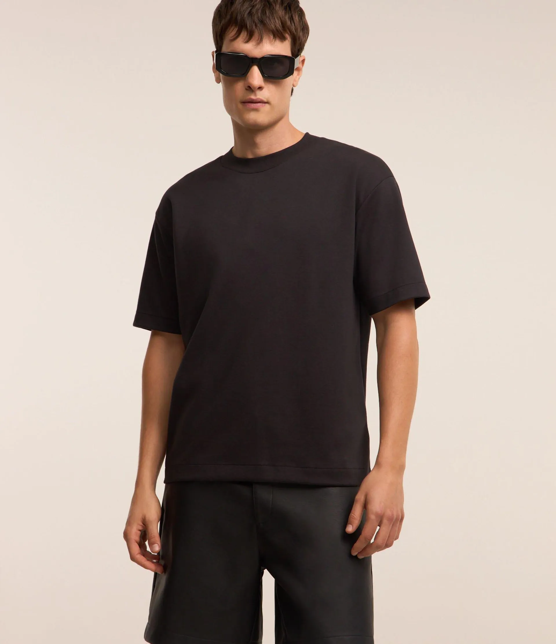 Camiseta Boxy com Gola Larga Preto