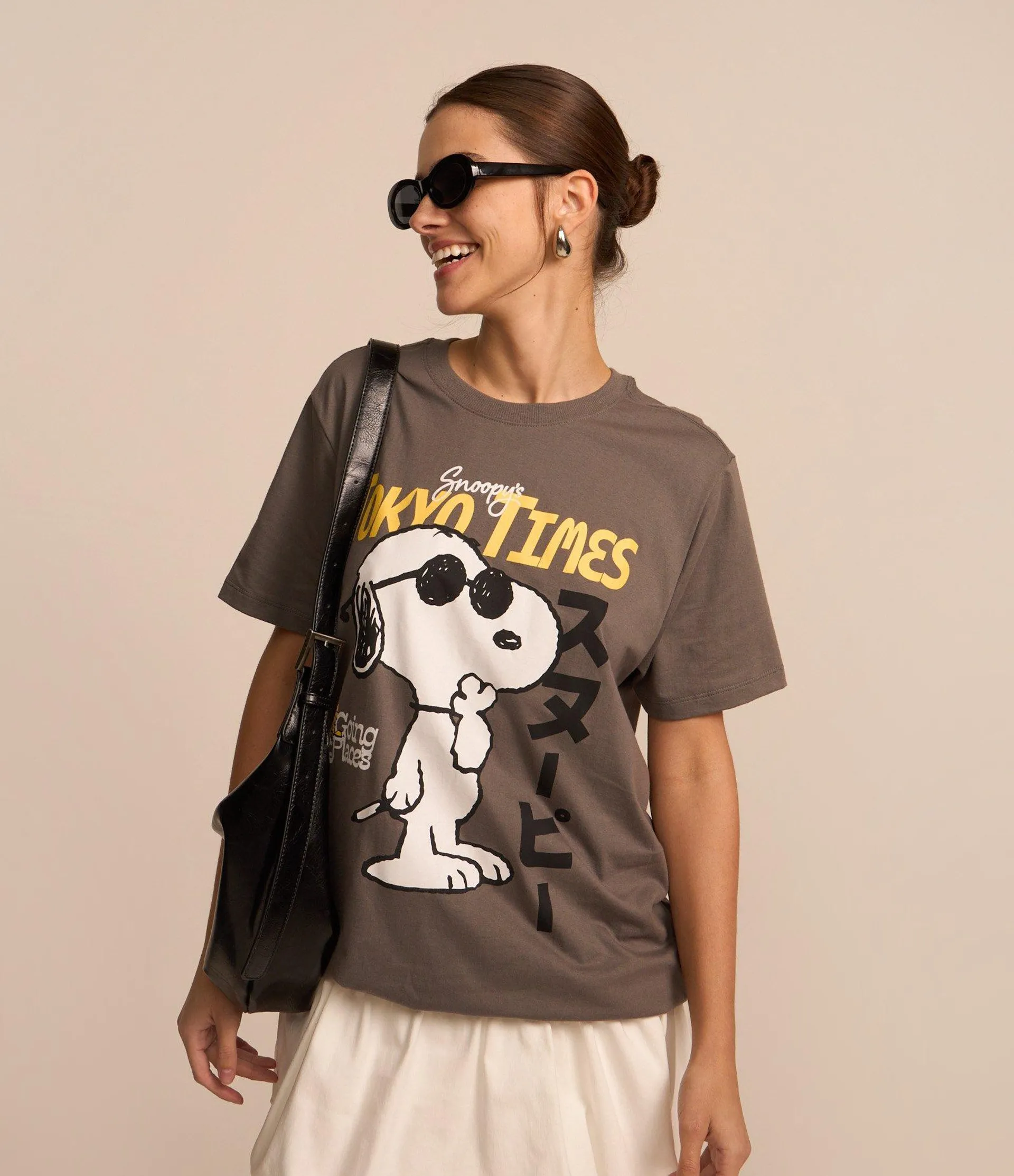 Camiseta Alongada em Algodão com Snoopy Tokyo Times Estampado Cinza